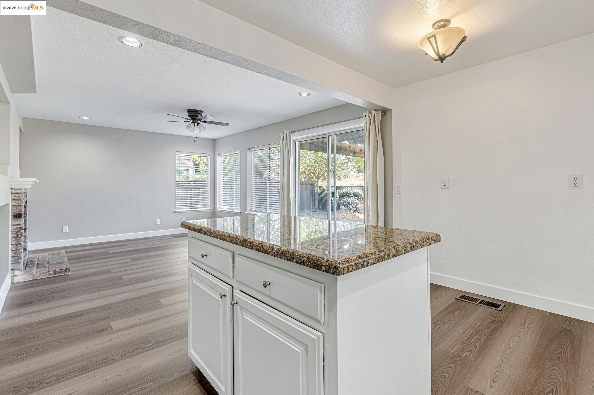 Detail Gallery Image 17 of 43 For 5052 Perry Way, Antioch,  CA 94531-8414 - 4 Beds | 3 Baths