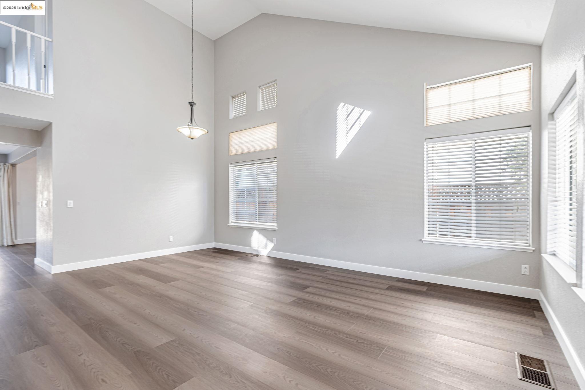 Detail Gallery Image 7 of 43 For 5052 Perry Way, Antioch,  CA 94531-8414 - 4 Beds | 3 Baths