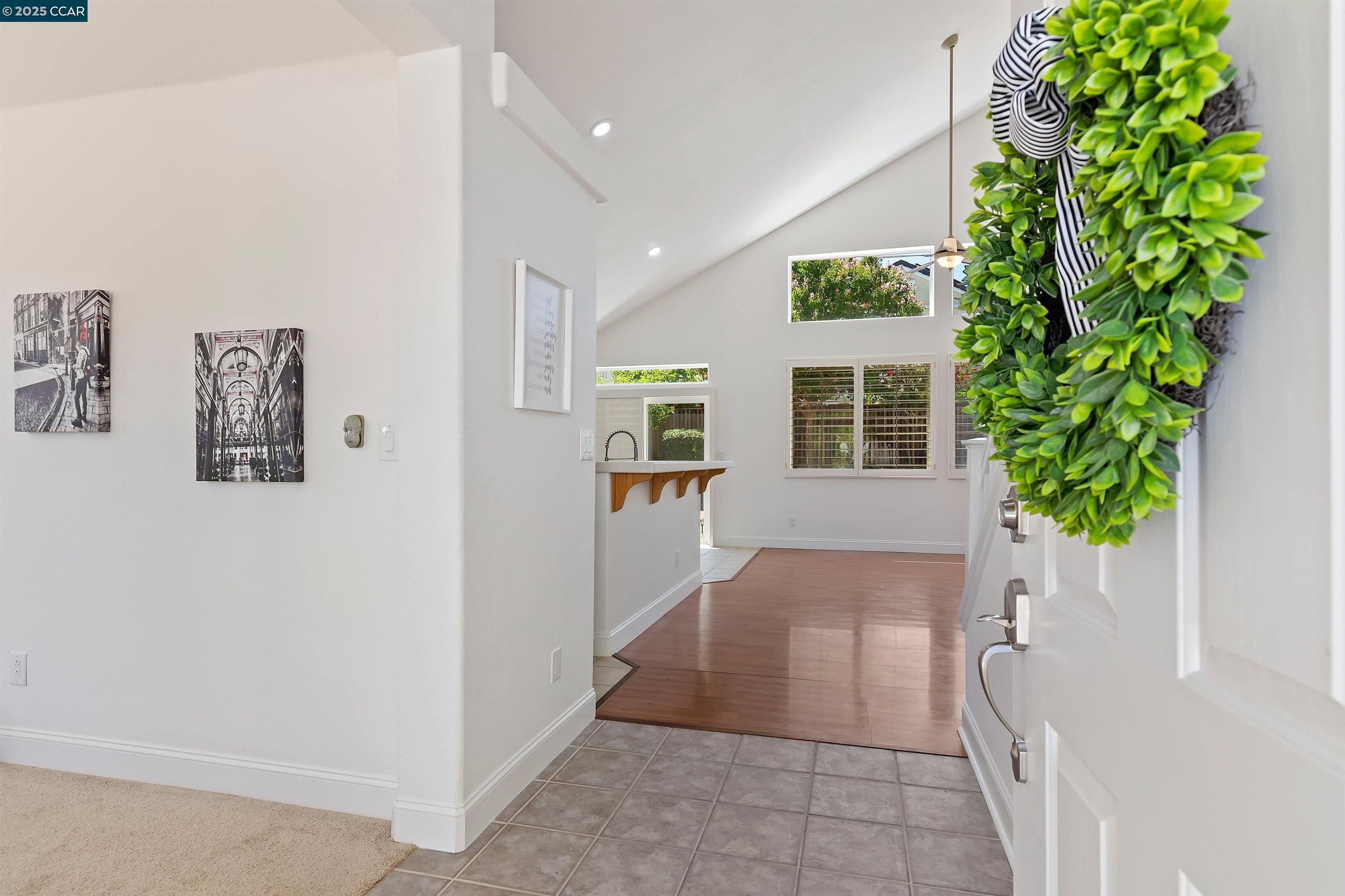 Detail Gallery Image 2 of 6 For 105 Salinas Ct, Pittsburg,  CA 94565 - 5 Beds | 2/1 Baths