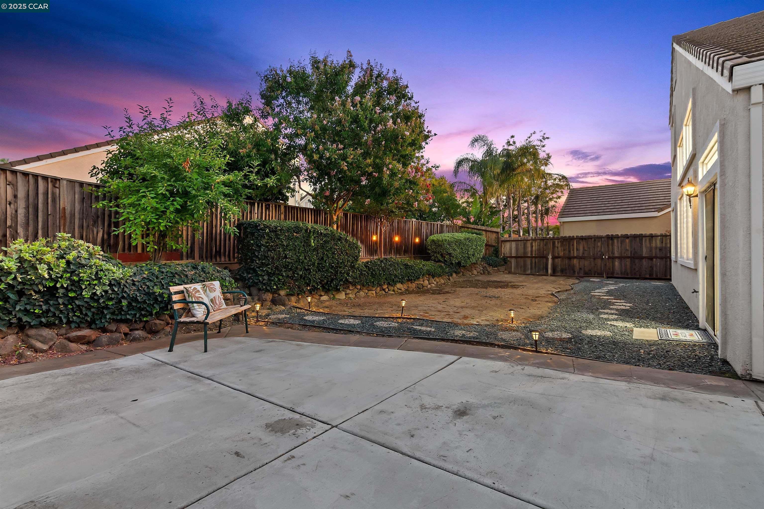 Detail Gallery Image 4 of 6 For 105 Salinas Ct, Pittsburg,  CA 94565 - 5 Beds | 2/1 Baths