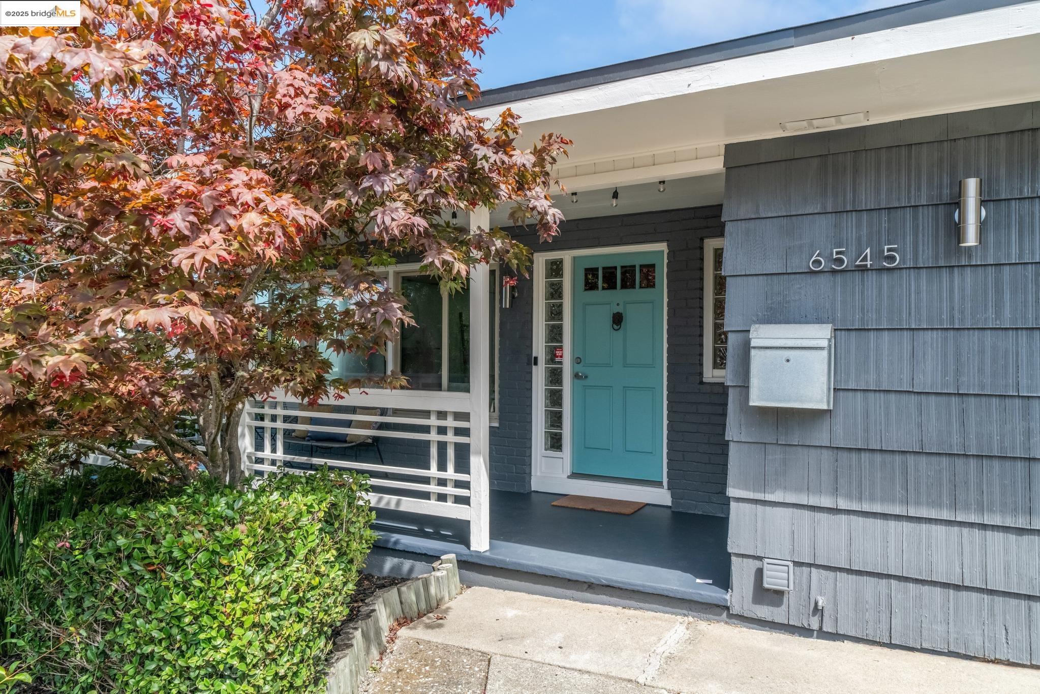 Detail Gallery Image 2 of 60 For 6545 Alta Vista Dr, El Cerrito,  CA 94530 - 2 Beds | 1 Baths
