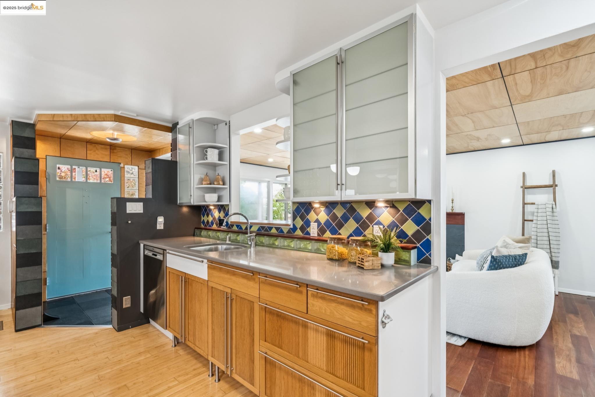 Detail Gallery Image 12 of 60 For 6545 Alta Vista Dr, El Cerrito,  CA 94530 - 2 Beds | 1 Baths
