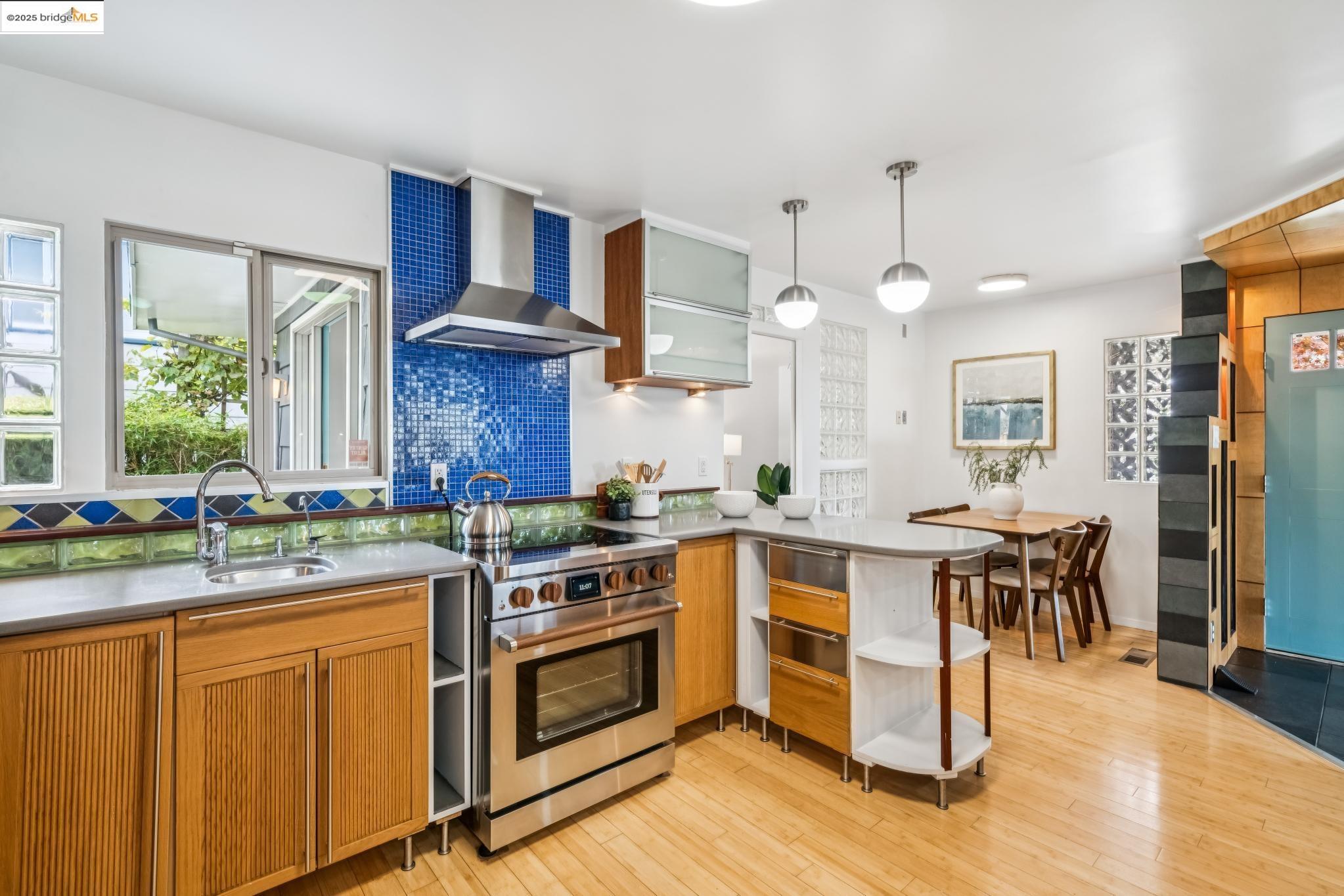 Detail Gallery Image 14 of 60 For 6545 Alta Vista Dr, El Cerrito,  CA 94530 - 2 Beds | 1 Baths