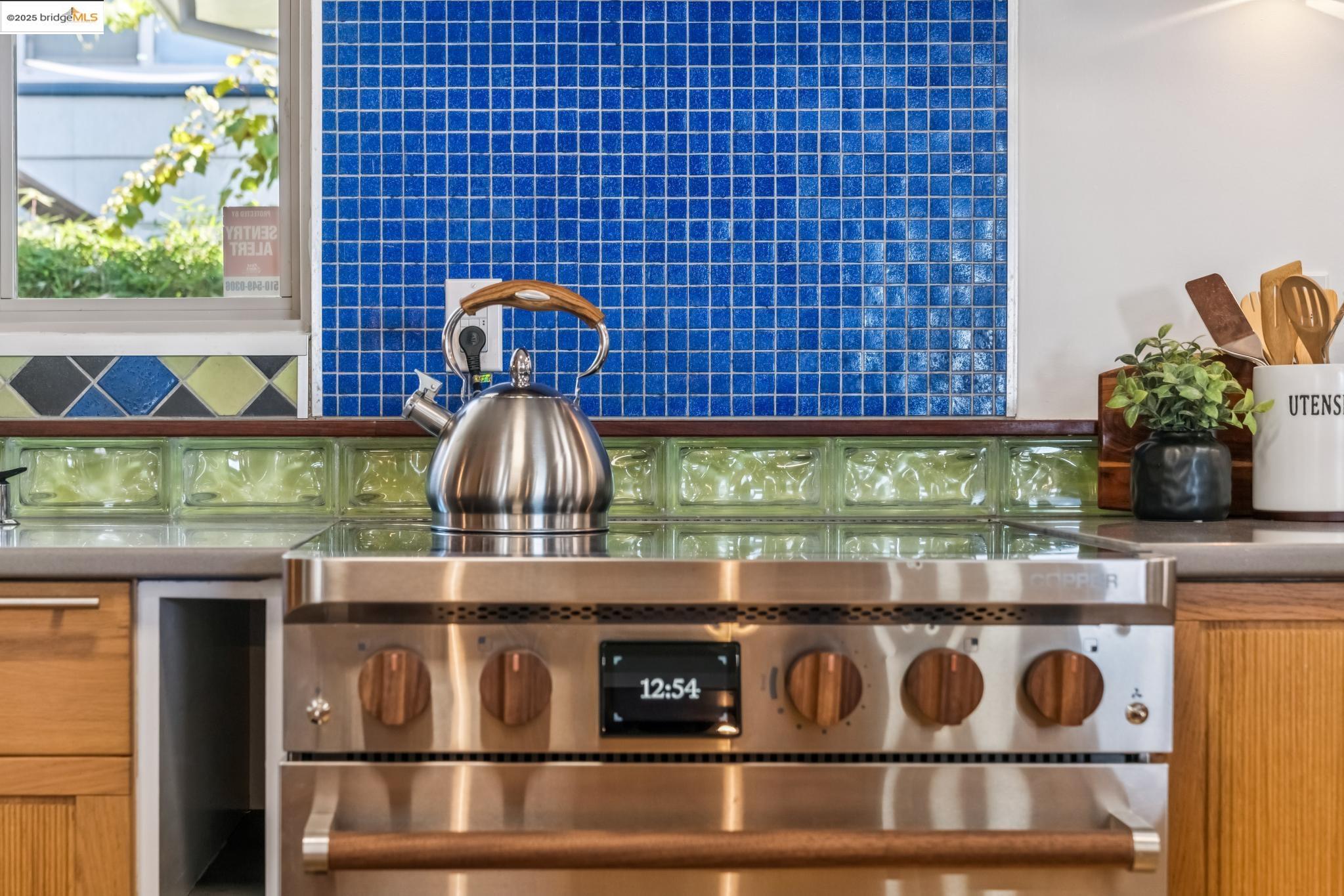 Detail Gallery Image 15 of 60 For 6545 Alta Vista Dr, El Cerrito,  CA 94530 - 2 Beds | 1 Baths