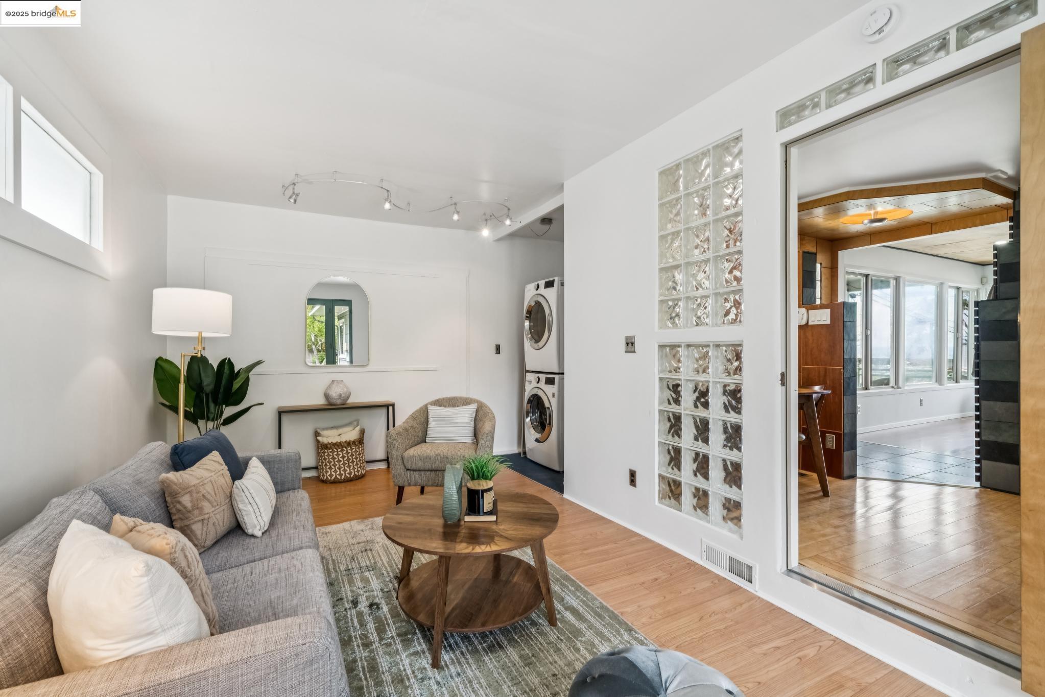 Detail Gallery Image 19 of 60 For 6545 Alta Vista Dr, El Cerrito,  CA 94530 - 2 Beds | 1 Baths