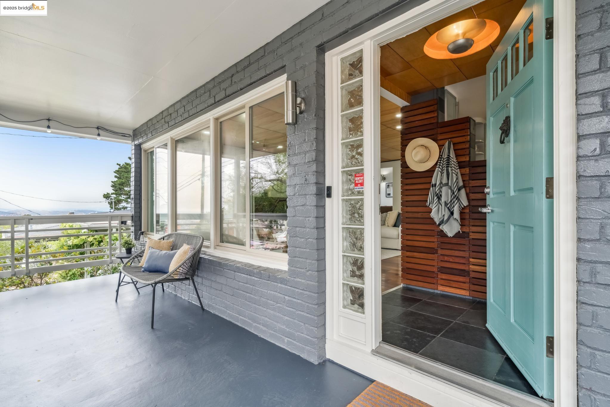 Detail Gallery Image 3 of 60 For 6545 Alta Vista Dr, El Cerrito,  CA 94530 - 2 Beds | 1 Baths