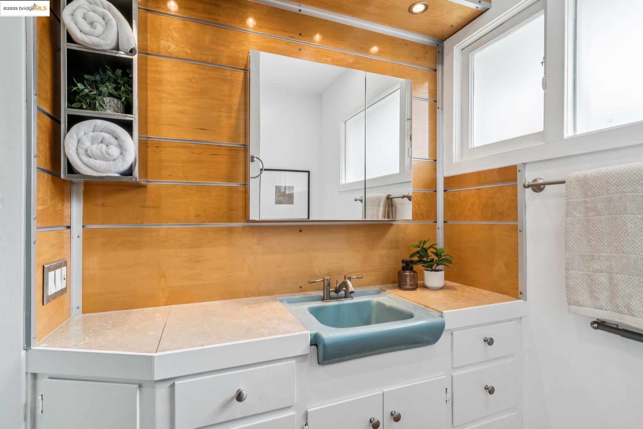 Detail Gallery Image 25 of 60 For 6545 Alta Vista Dr, El Cerrito,  CA 94530 - 2 Beds | 1 Baths