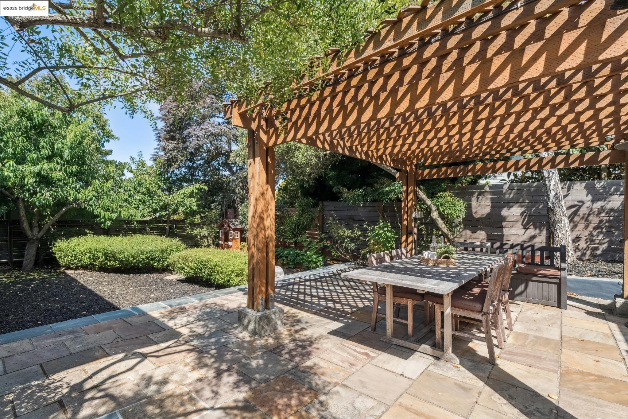 Detail Gallery Image 30 of 60 For 6545 Alta Vista Dr, El Cerrito,  CA 94530 - 2 Beds | 1 Baths