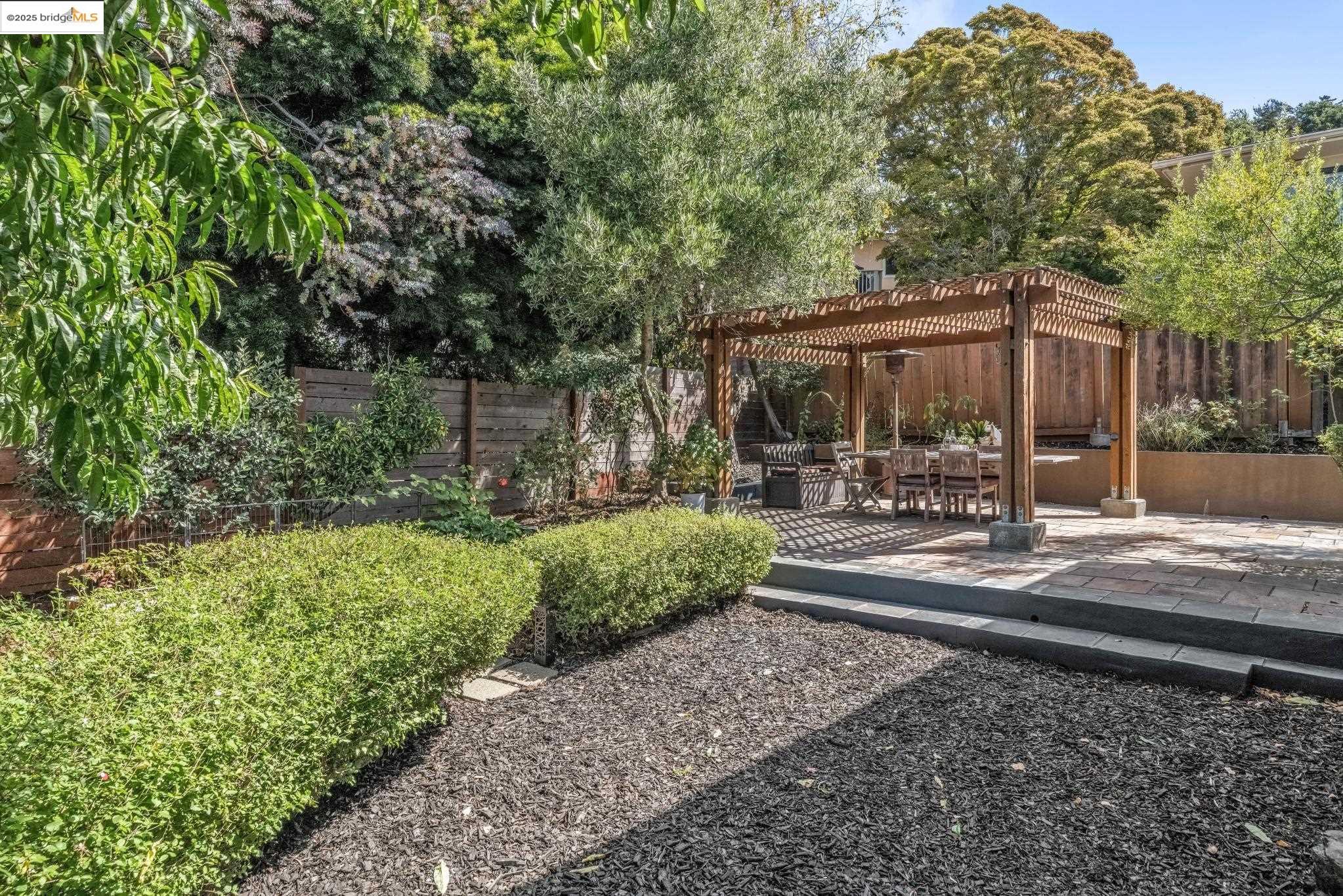 Detail Gallery Image 33 of 60 For 6545 Alta Vista Dr, El Cerrito,  CA 94530 - 2 Beds | 1 Baths