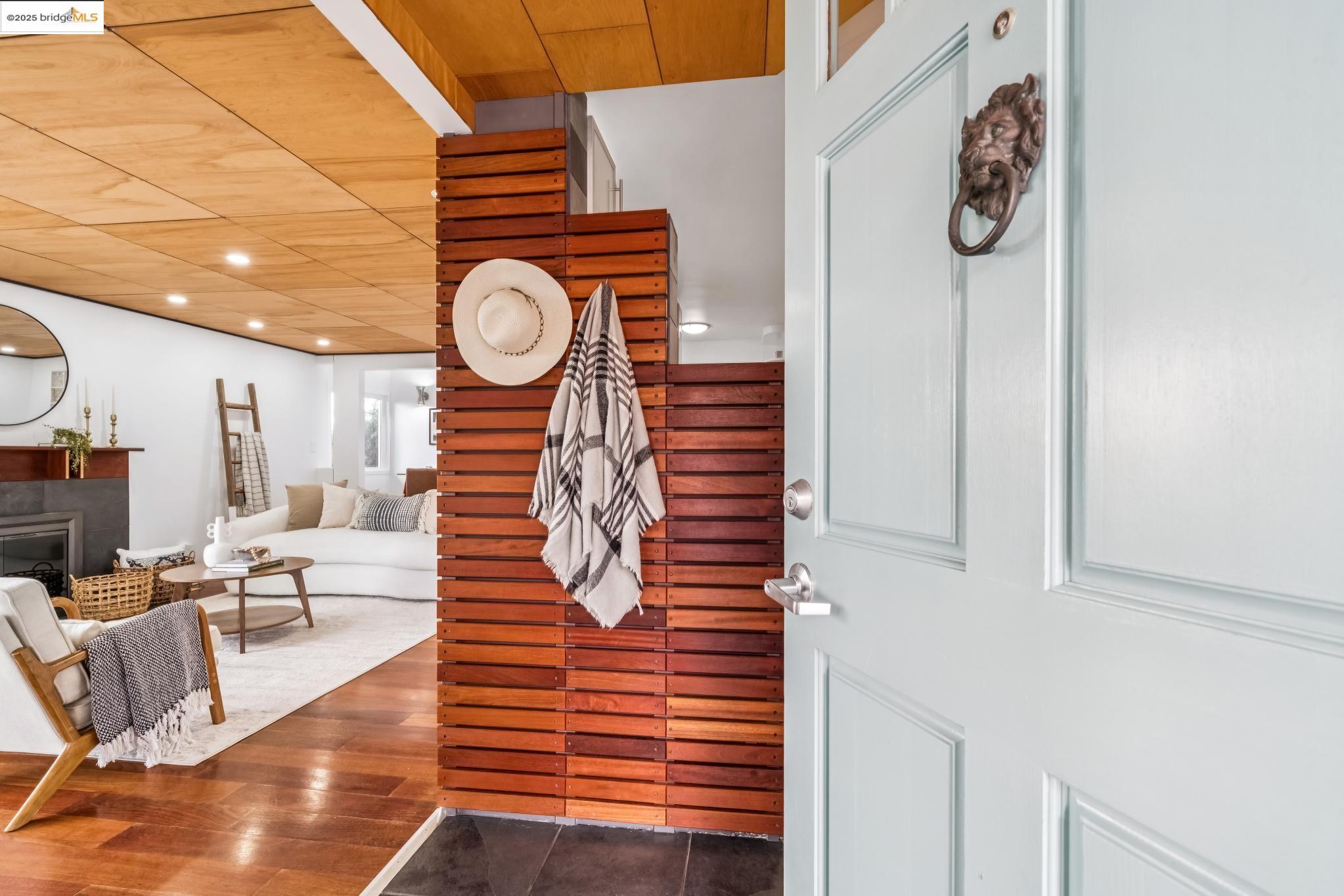 Detail Gallery Image 5 of 60 For 6545 Alta Vista Dr, El Cerrito,  CA 94530 - 2 Beds | 1 Baths