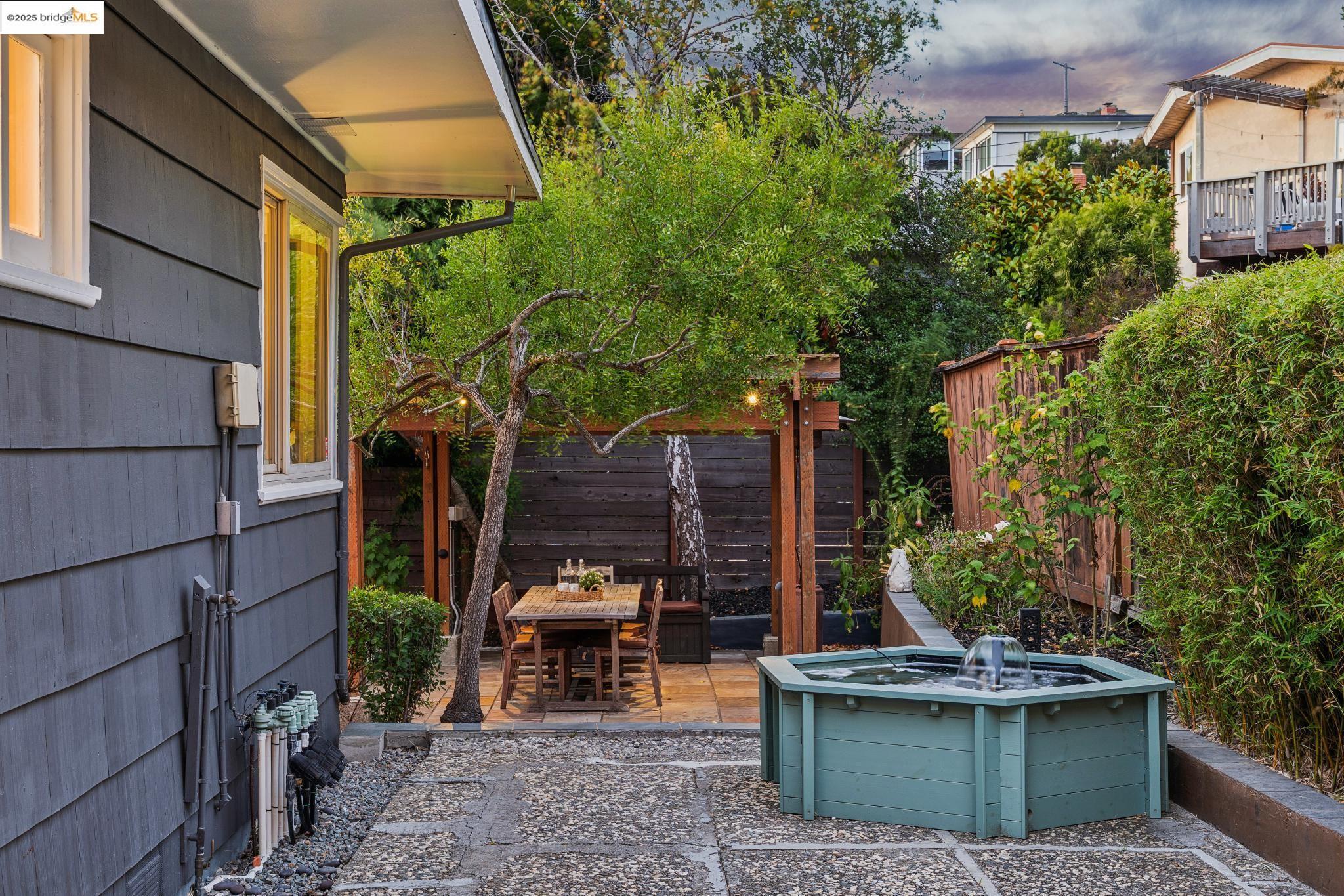 Detail Gallery Image 54 of 60 For 6545 Alta Vista Dr, El Cerrito,  CA 94530 - 2 Beds | 1 Baths