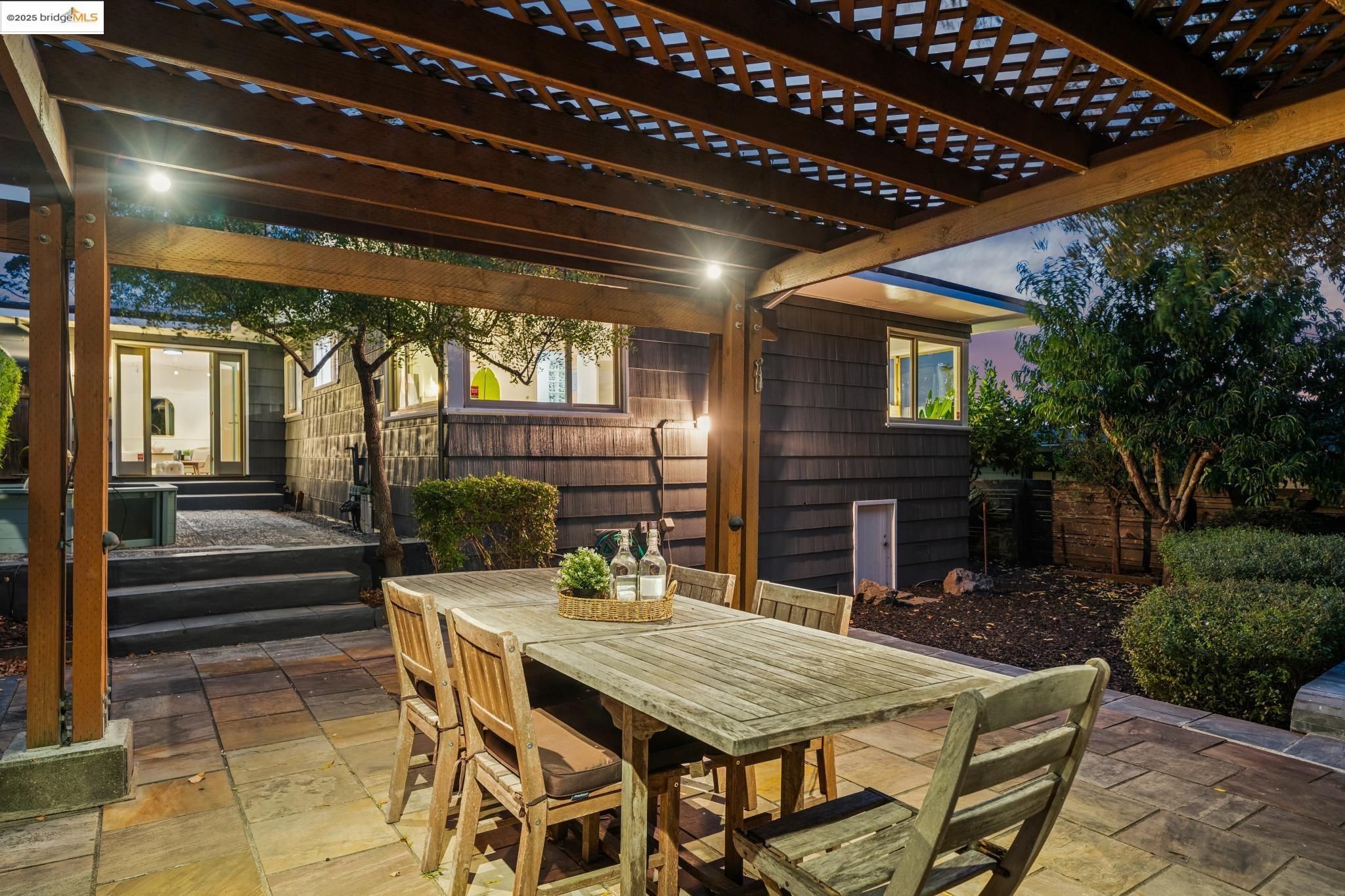 Detail Gallery Image 58 of 60 For 6545 Alta Vista Dr, El Cerrito,  CA 94530 - 2 Beds | 1 Baths