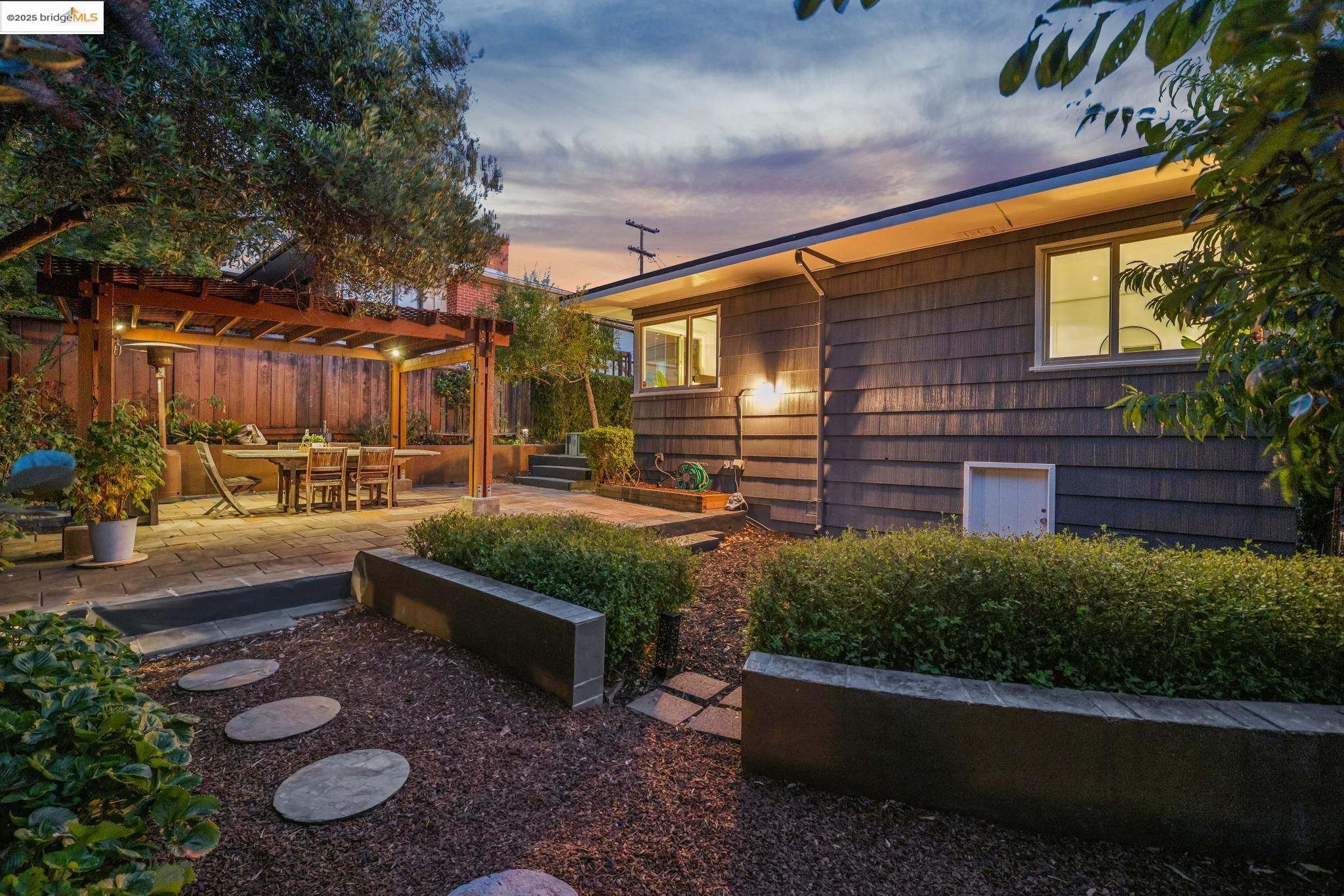 Detail Gallery Image 60 of 60 For 6545 Alta Vista Dr, El Cerrito,  CA 94530 - 2 Beds | 1 Baths