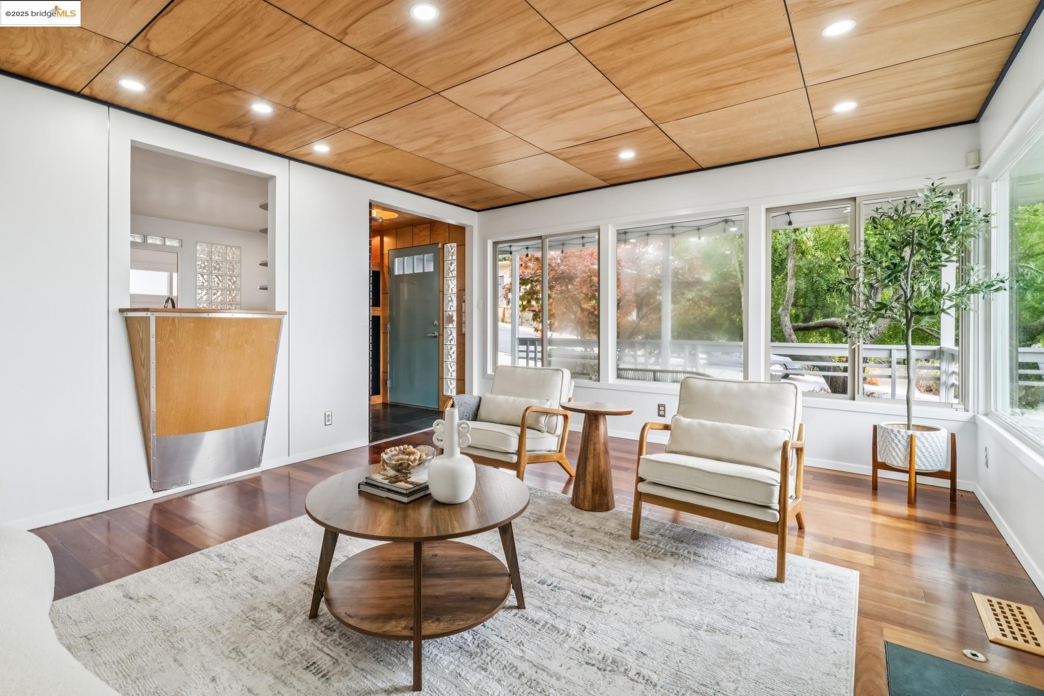 Detail Gallery Image 9 of 60 For 6545 Alta Vista Dr, El Cerrito,  CA 94530 - 2 Beds | 1 Baths