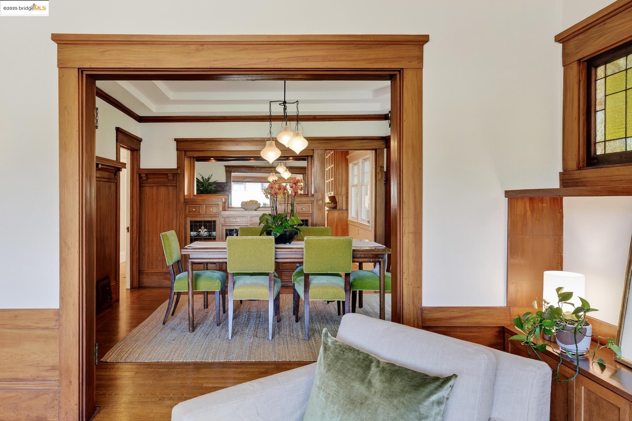 Detail Gallery Image 12 of 56 For 541 Boulevard Way, Piedmont,  CA 94610 - 3 Beds | 2 Baths