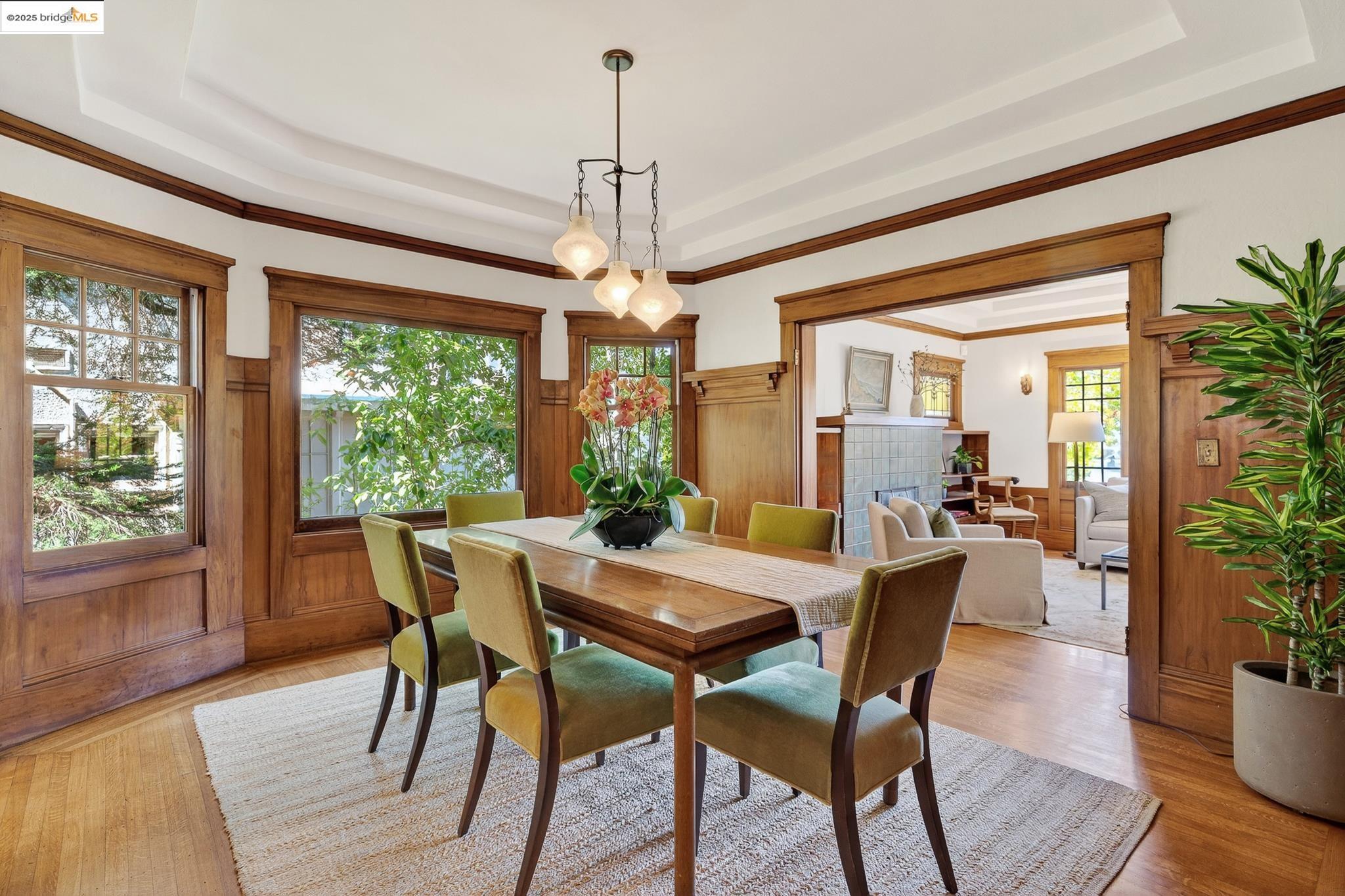 Detail Gallery Image 13 of 56 For 541 Boulevard Way, Piedmont,  CA 94610 - 3 Beds | 2 Baths