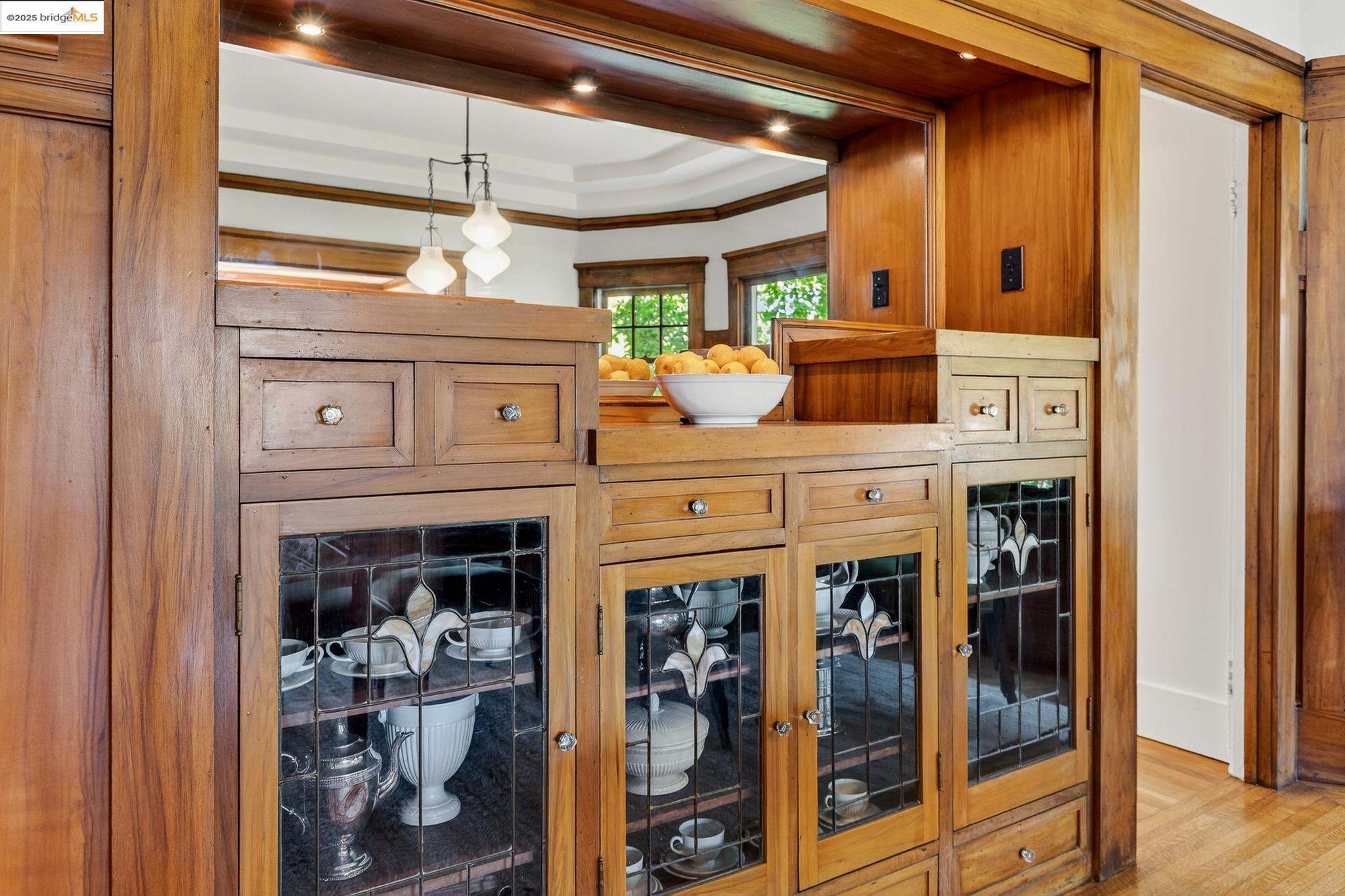 Detail Gallery Image 14 of 56 For 541 Boulevard Way, Piedmont,  CA 94610 - 3 Beds | 2 Baths