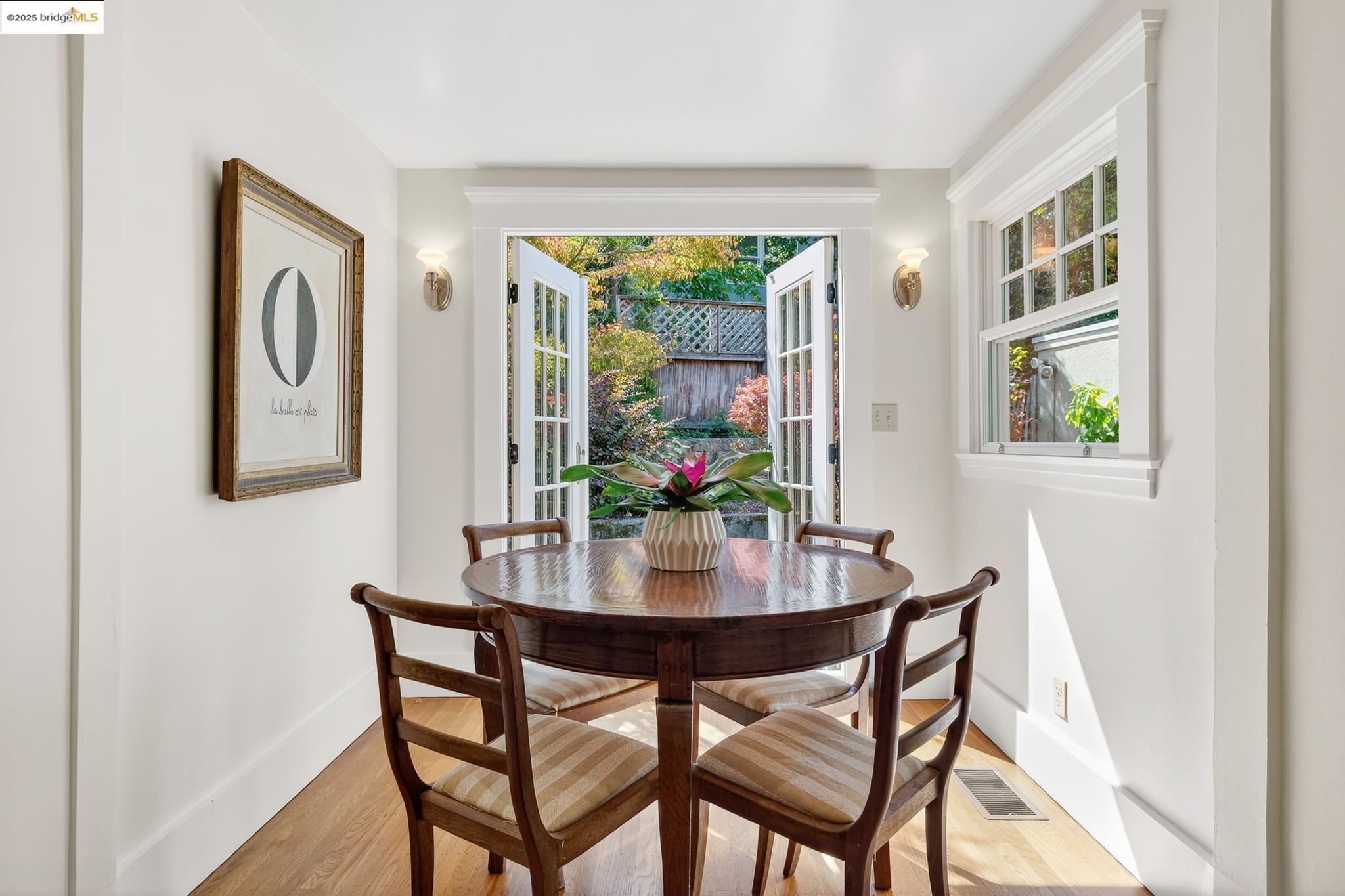 Detail Gallery Image 15 of 46 For 541 Boulevard Way, Piedmont,  CA 94610 - 3 Beds | 2 Baths