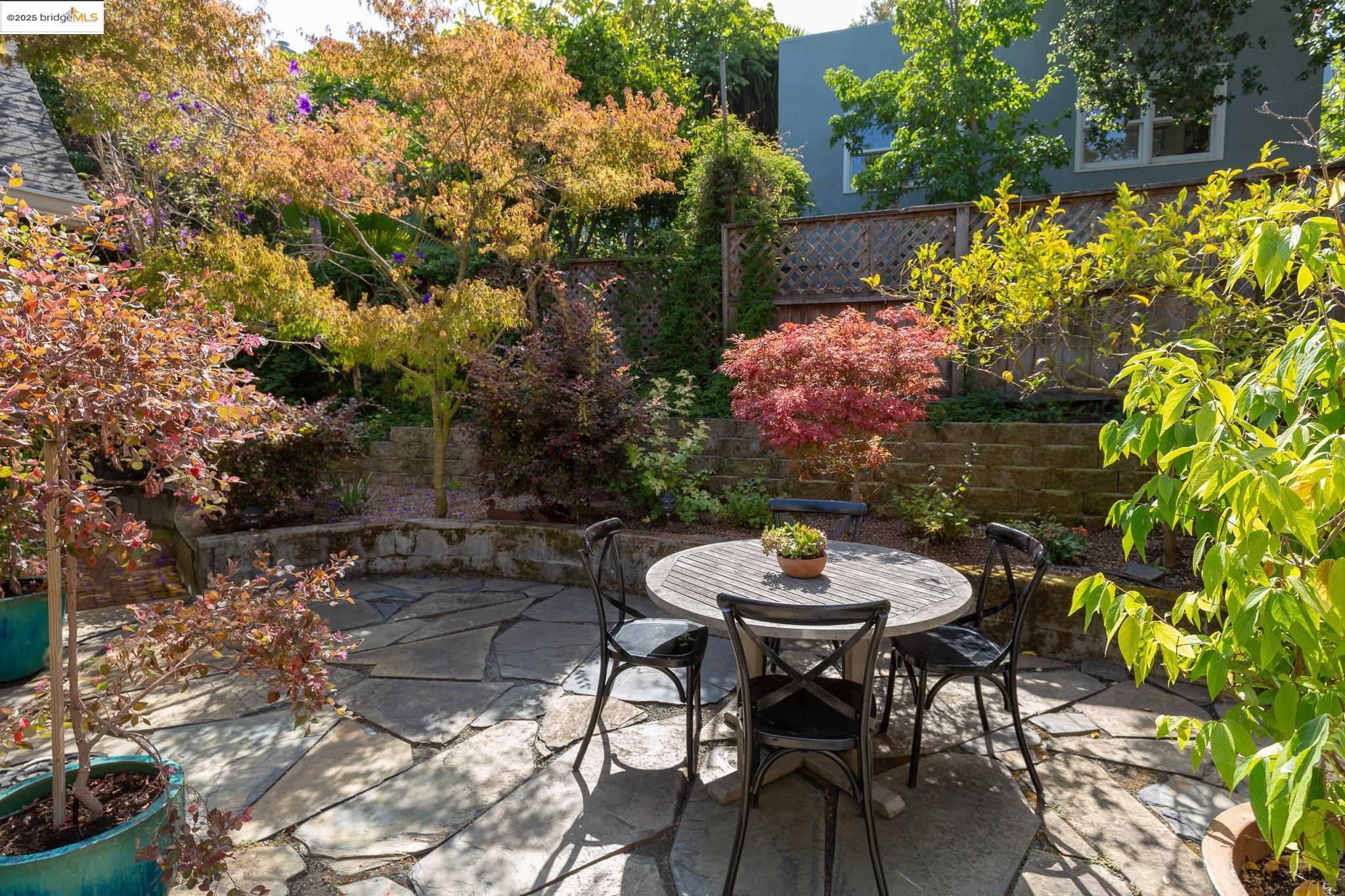 Detail Gallery Image 18 of 46 For 541 Boulevard Way, Piedmont,  CA 94610 - 3 Beds | 2 Baths