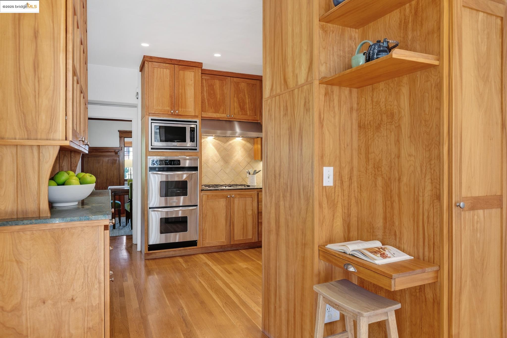 Detail Gallery Image 19 of 56 For 541 Boulevard Way, Piedmont,  CA 94610 - 3 Beds | 2 Baths