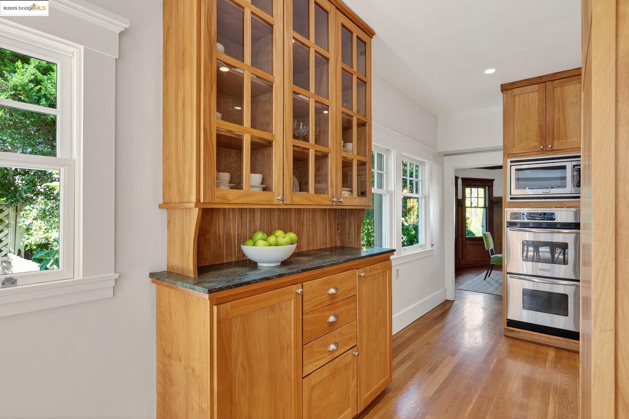Detail Gallery Image 20 of 56 For 541 Boulevard Way, Piedmont,  CA 94610 - 3 Beds | 2 Baths