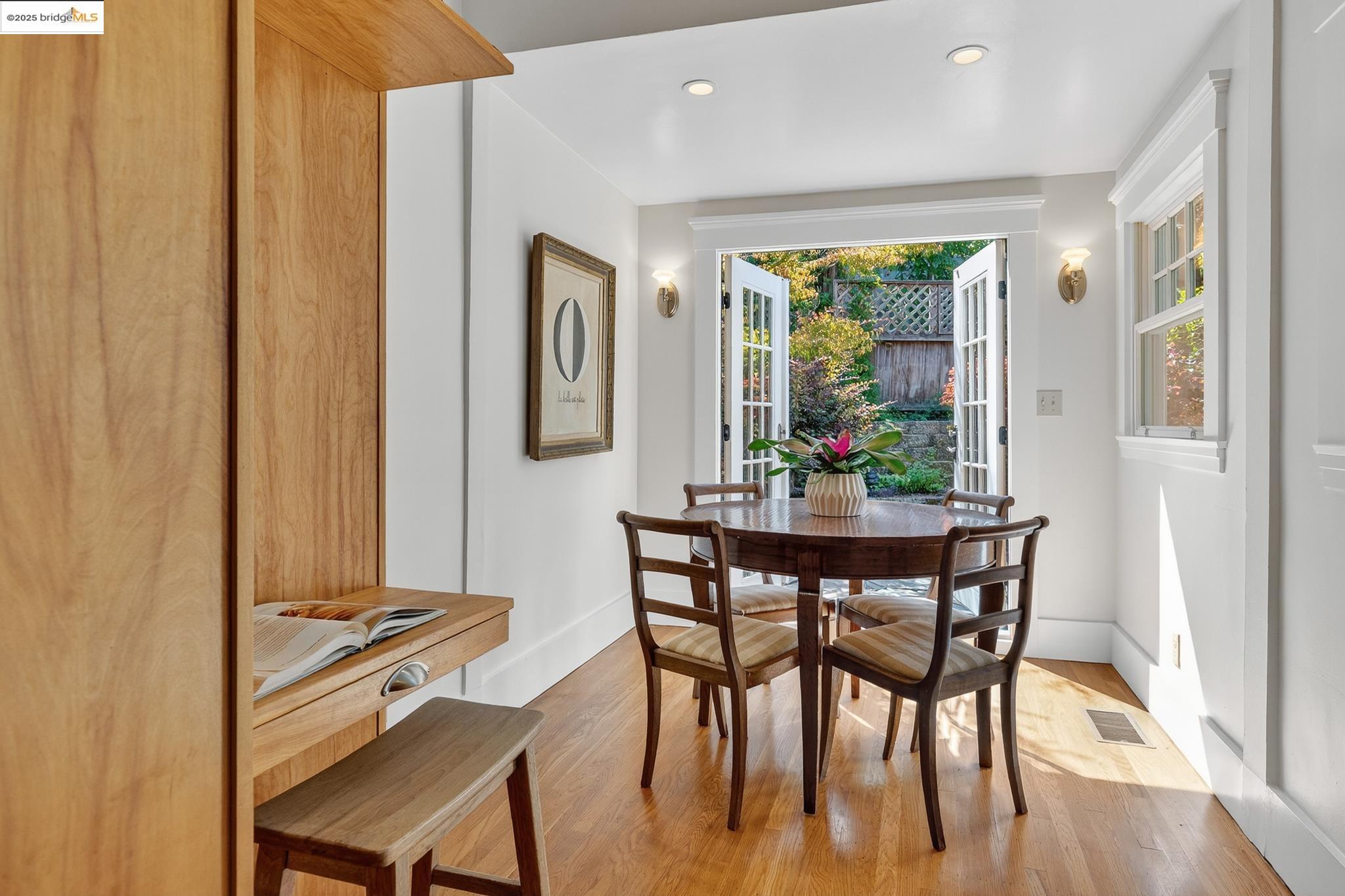 Detail Gallery Image 22 of 56 For 541 Boulevard Way, Piedmont,  CA 94610 - 3 Beds | 2 Baths