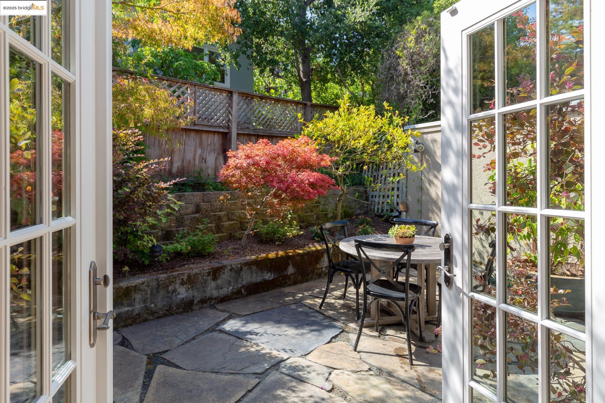 Detail Gallery Image 25 of 56 For 541 Boulevard Way, Piedmont,  CA 94610 - 3 Beds | 2 Baths