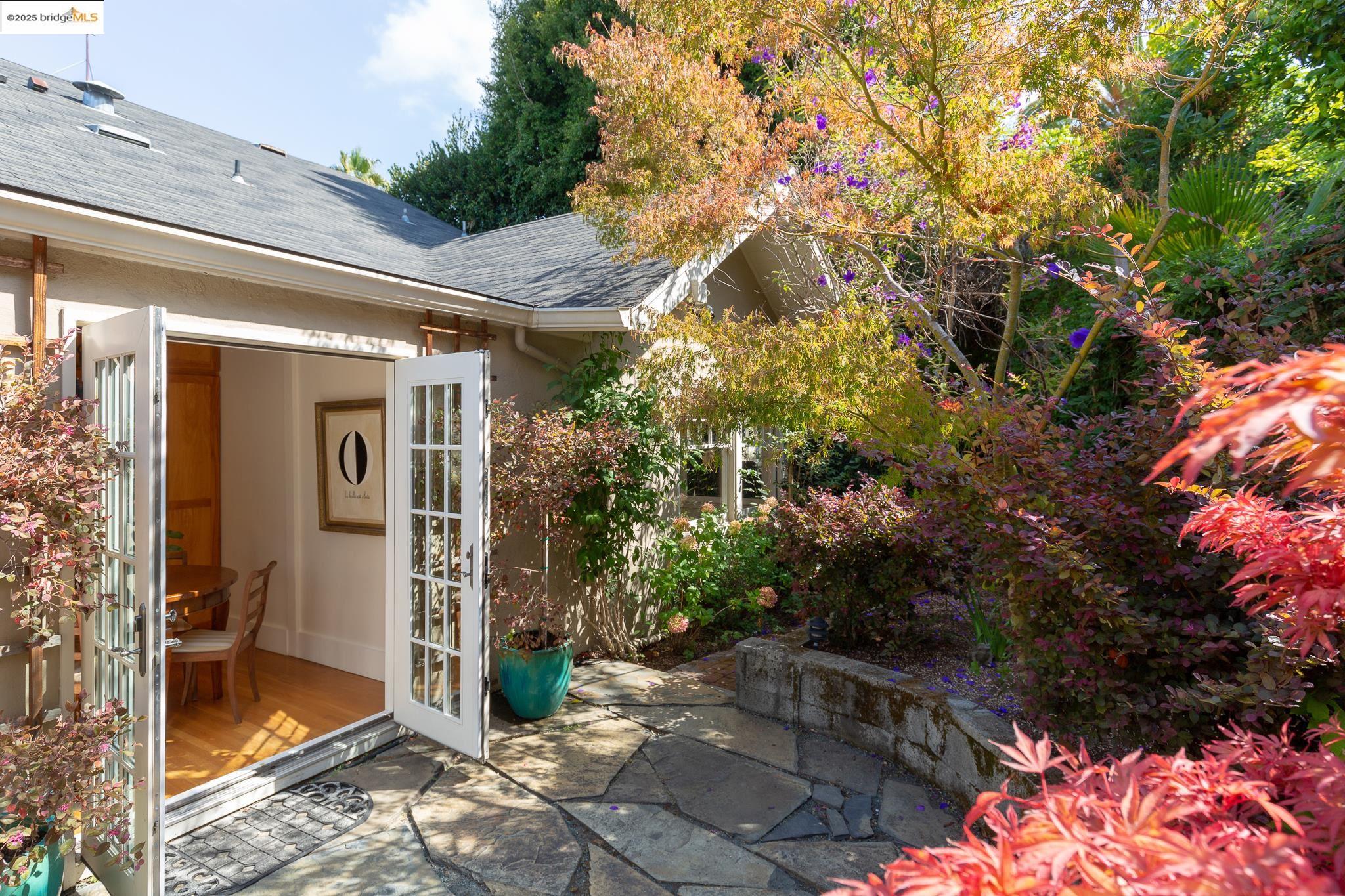 Detail Gallery Image 26 of 56 For 541 Boulevard Way, Piedmont,  CA 94610 - 3 Beds | 2 Baths