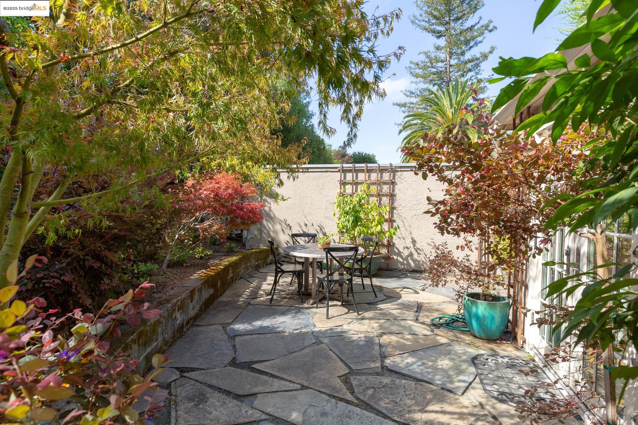 Detail Gallery Image 29 of 56 For 541 Boulevard Way, Piedmont,  CA 94610 - 3 Beds | 2 Baths
