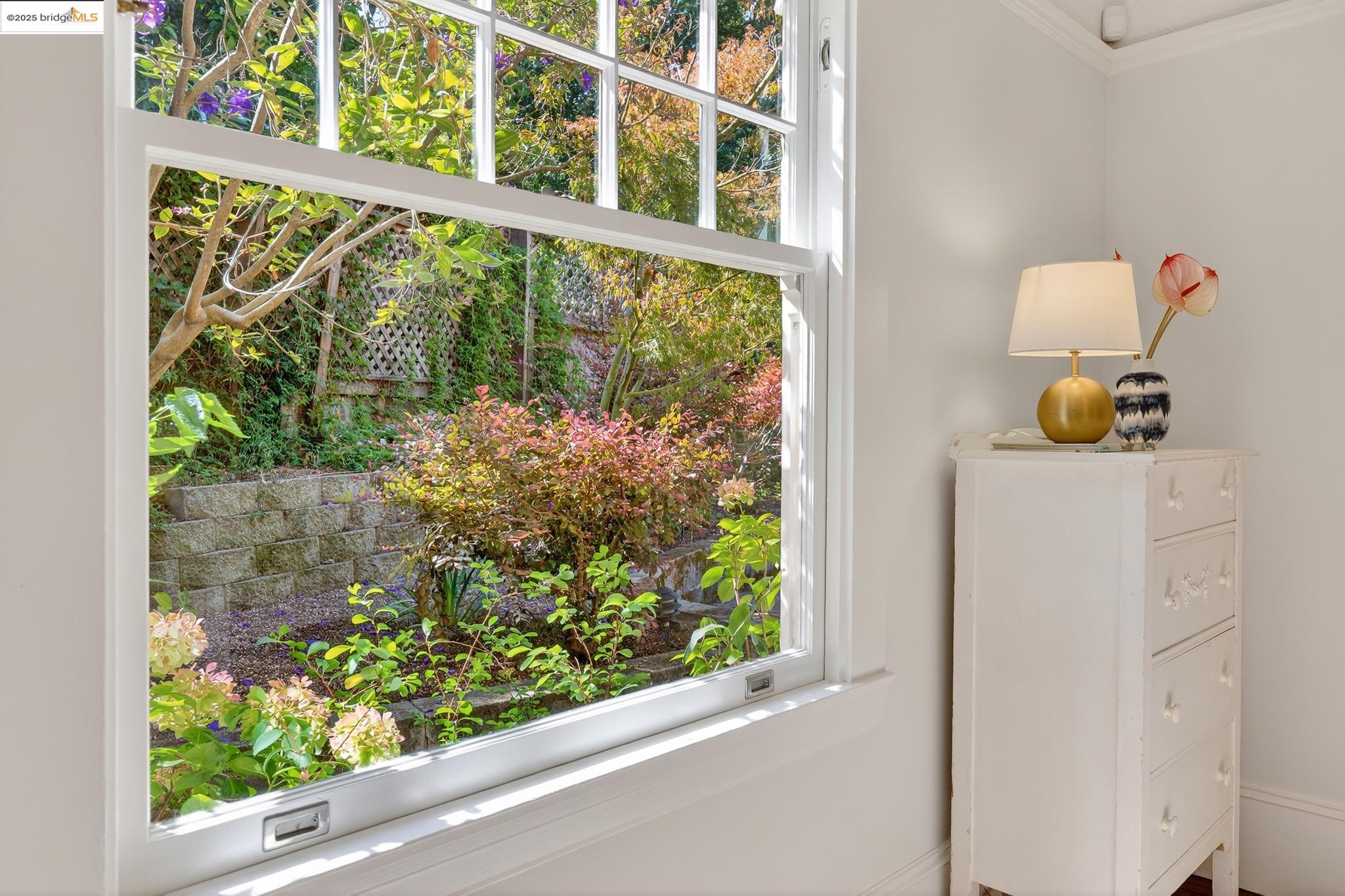 Detail Gallery Image 32 of 56 For 541 Boulevard Way, Piedmont,  CA 94610 - 3 Beds | 2 Baths