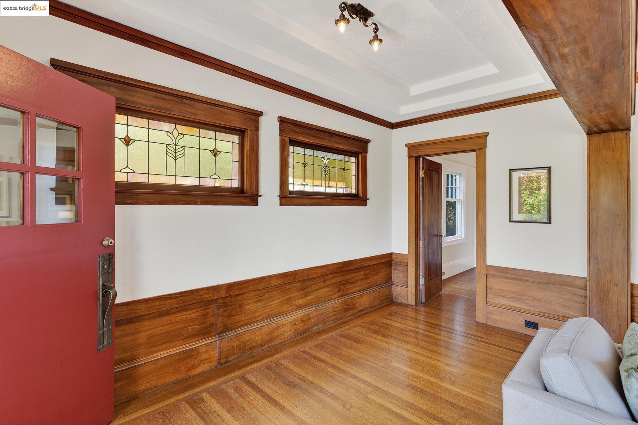Detail Gallery Image 5 of 56 For 541 Boulevard Way, Piedmont,  CA 94610 - 3 Beds | 2 Baths