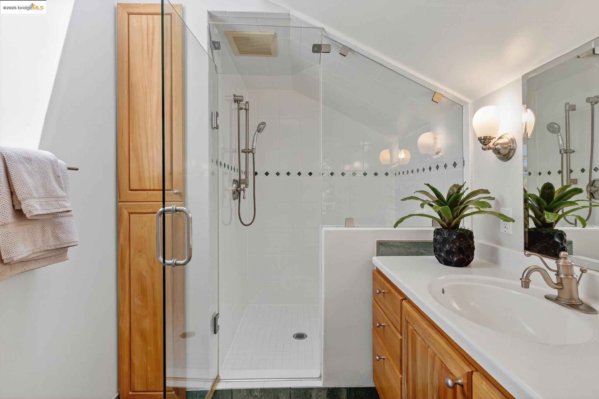 Detail Gallery Image 42 of 56 For 541 Boulevard Way, Piedmont,  CA 94610 - 3 Beds | 2 Baths