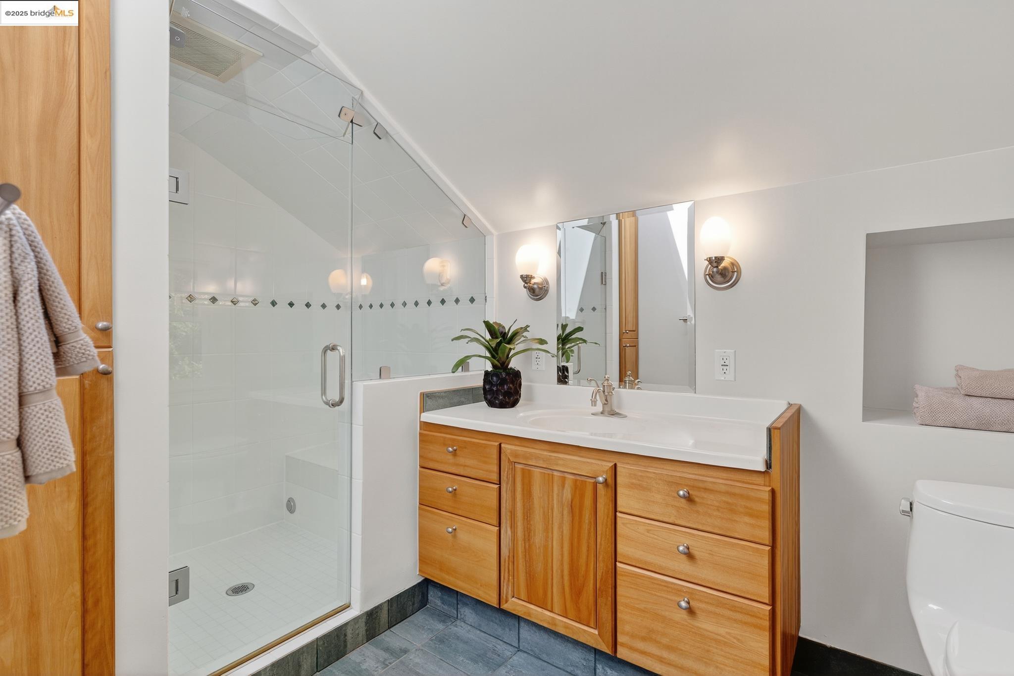 Detail Gallery Image 43 of 56 For 541 Boulevard Way, Piedmont,  CA 94610 - 3 Beds | 2 Baths