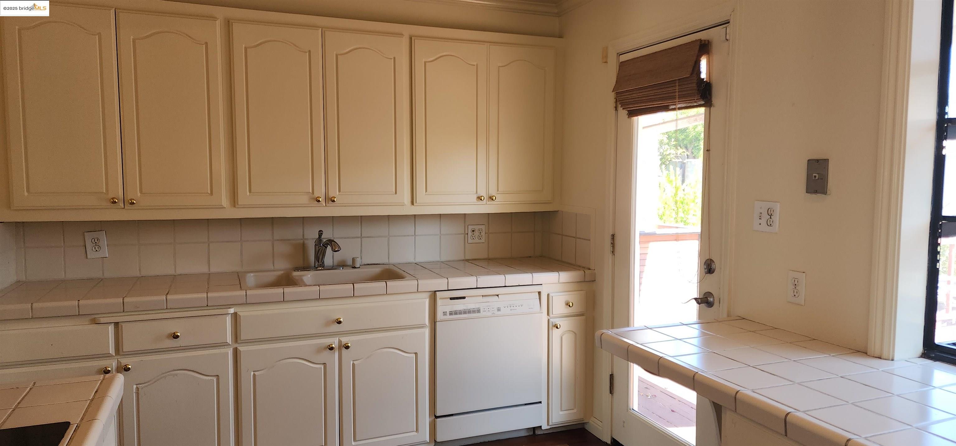 Detail Gallery Image 15 of 20 For 3672 Del Monte Way, San Leandro,  CA 94578 - 3 Beds | 2 Baths