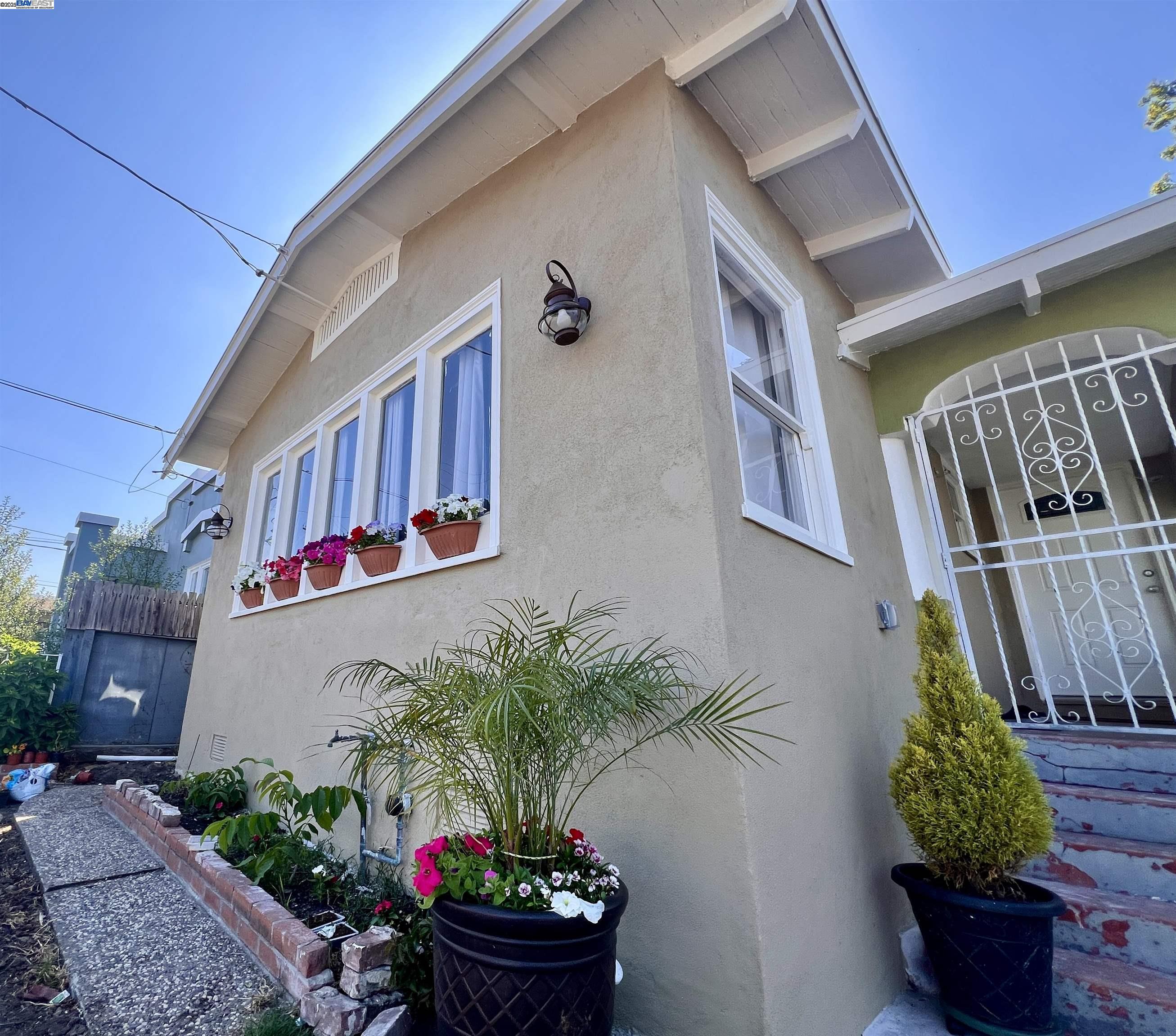 Detail Gallery Image 2 of 3 For 68th Ave, Oakland,  CA 94605 - 2 Beds | 2 Baths