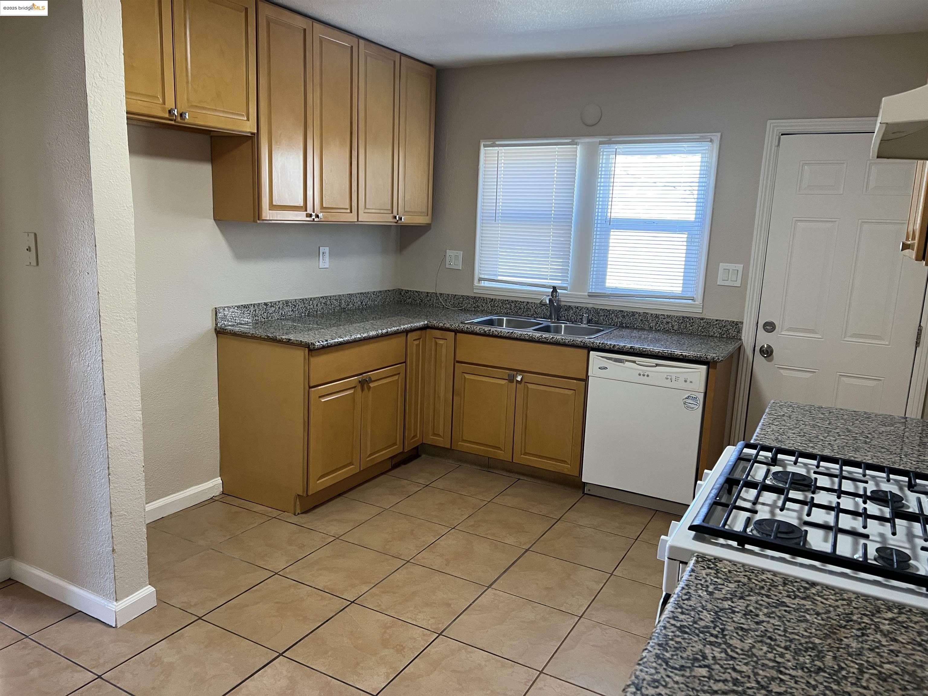 Detail Gallery Image 11 of 24 For 449-451 E 9th St, Pittsburg,  CA 94565 - – Beds | – Baths