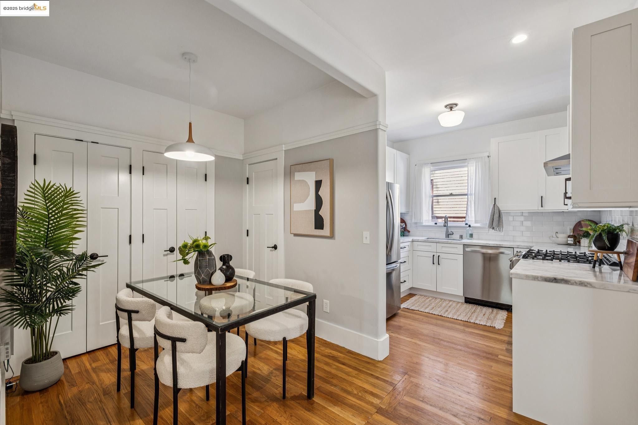 Detail Gallery Image 13 of 38 For 6426 Benvenue Ave #3,  Oakland,  CA 94618 - 2 Beds | 2 Baths
