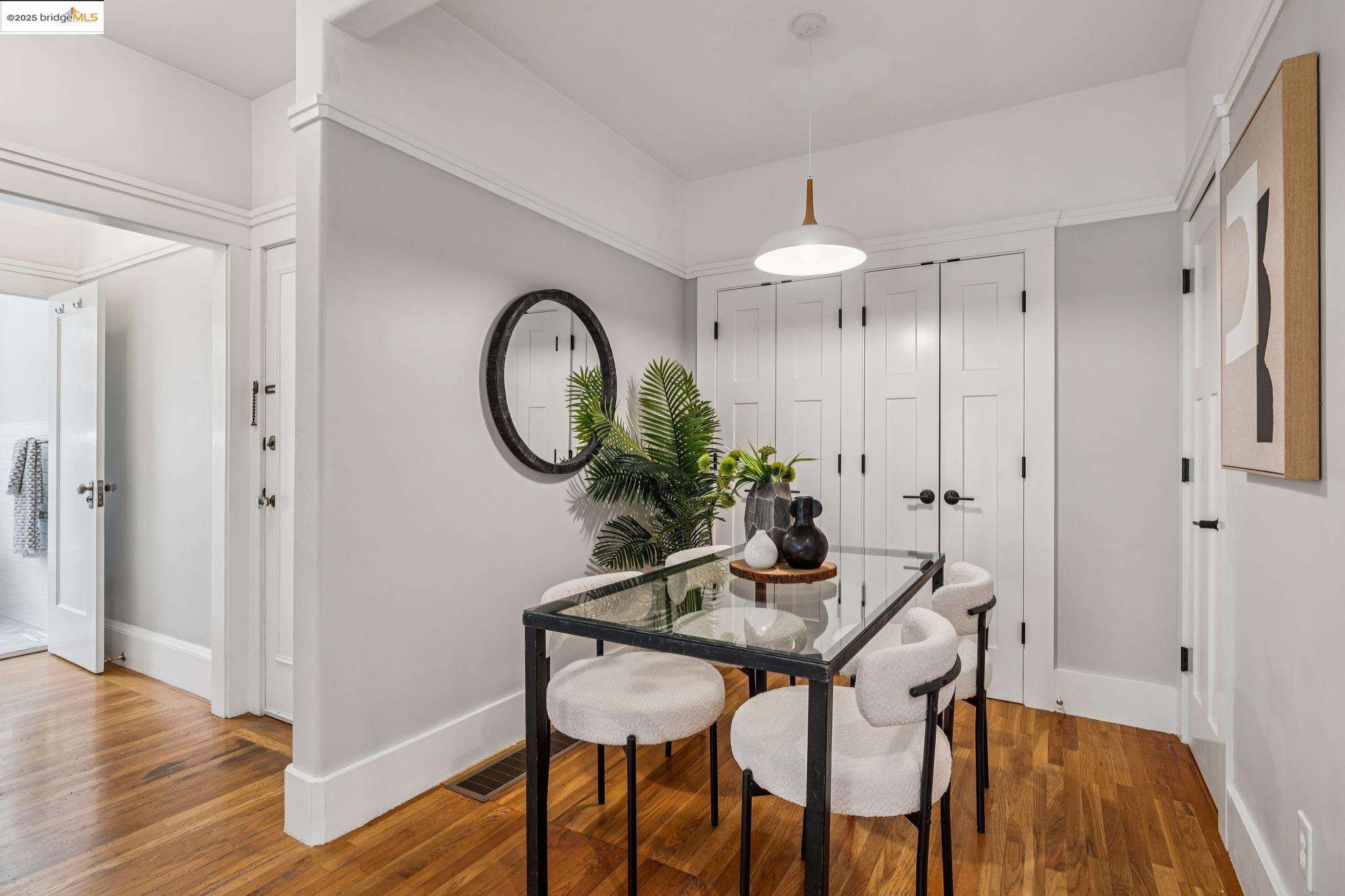 Detail Gallery Image 14 of 38 For 6426 Benvenue Ave #3,  Oakland,  CA 94618 - 2 Beds | 2 Baths