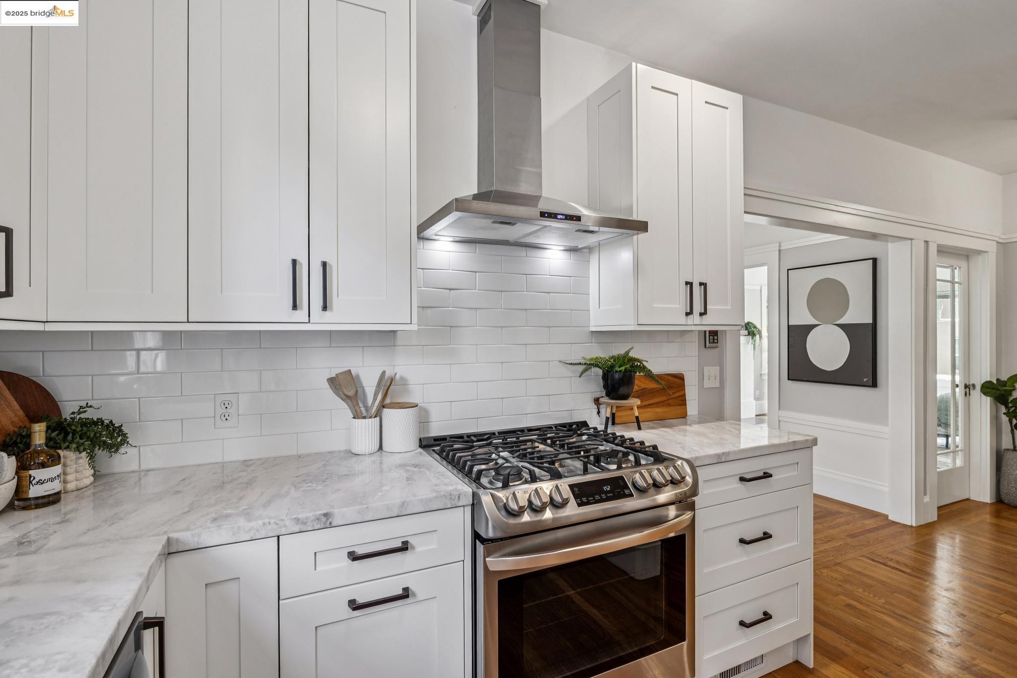 Detail Gallery Image 19 of 38 For 6426 Benvenue Ave #3,  Oakland,  CA 94618 - 2 Beds | 2 Baths