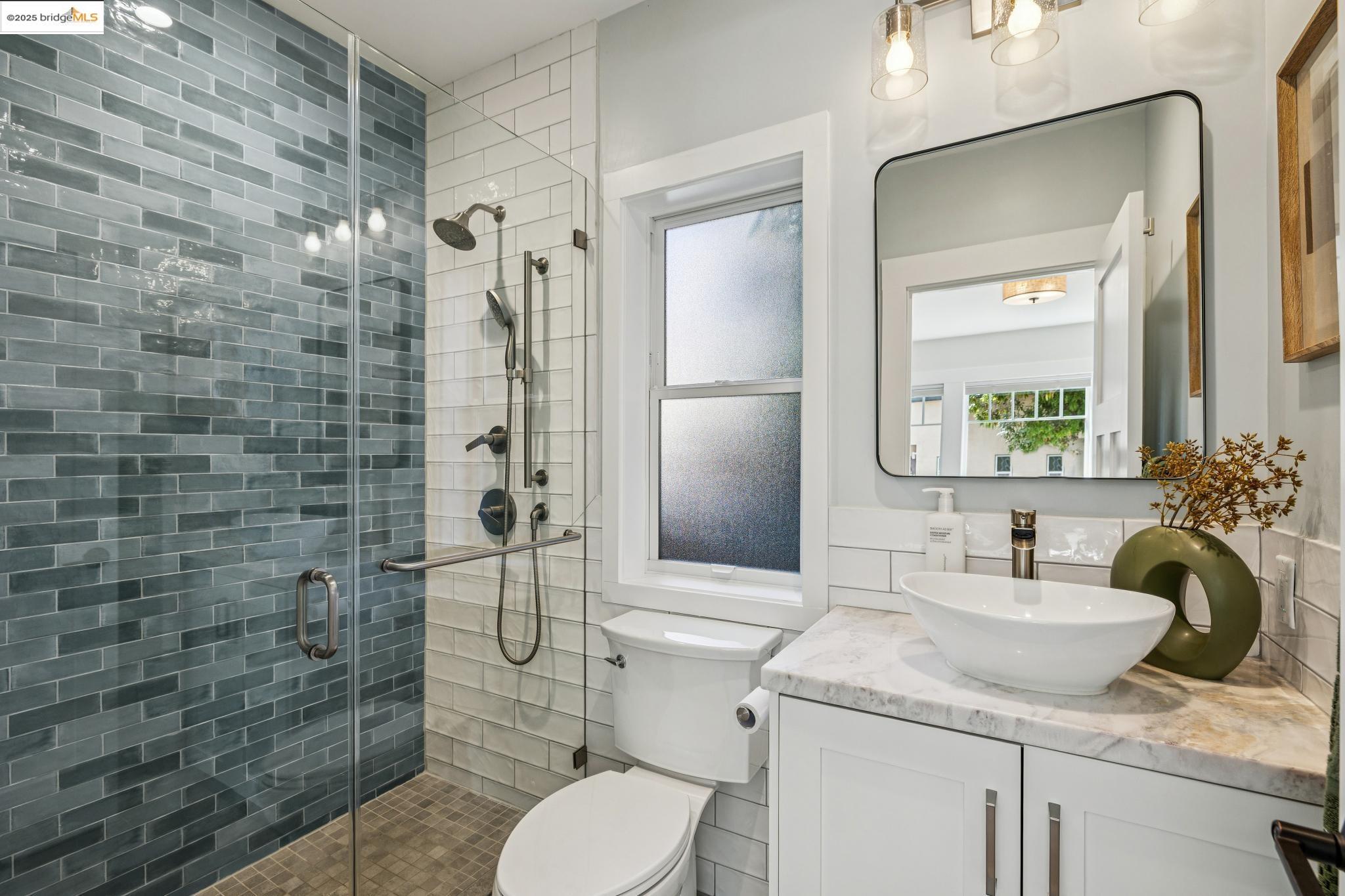 Detail Gallery Image 31 of 38 For 6426 Benvenue Ave #3,  Oakland,  CA 94618 - 2 Beds | 2 Baths