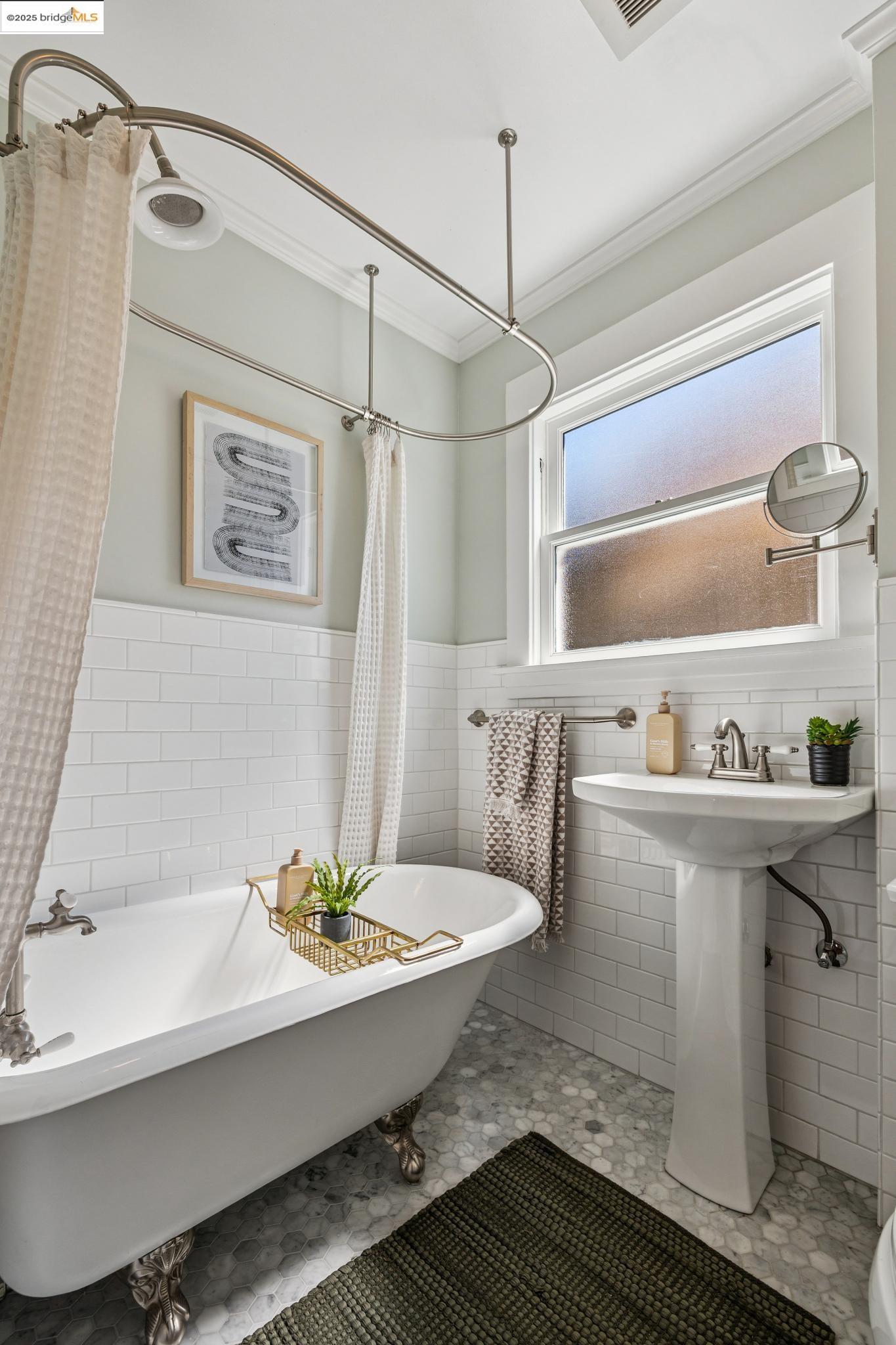 Detail Gallery Image 36 of 38 For 6426 Benvenue Ave #3,  Oakland,  CA 94618 - 2 Beds | 2 Baths