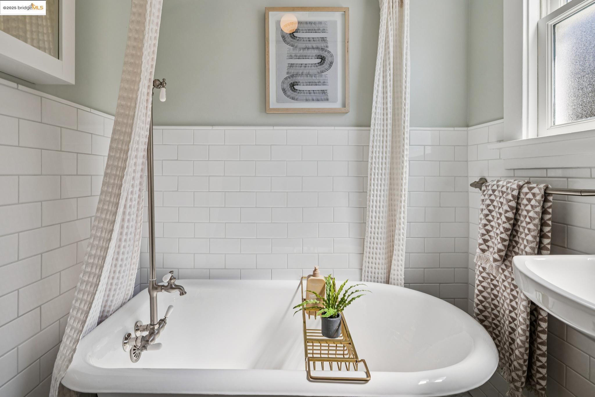 Detail Gallery Image 37 of 38 For 6426 Benvenue Ave #3,  Oakland,  CA 94618 - 2 Beds | 2 Baths