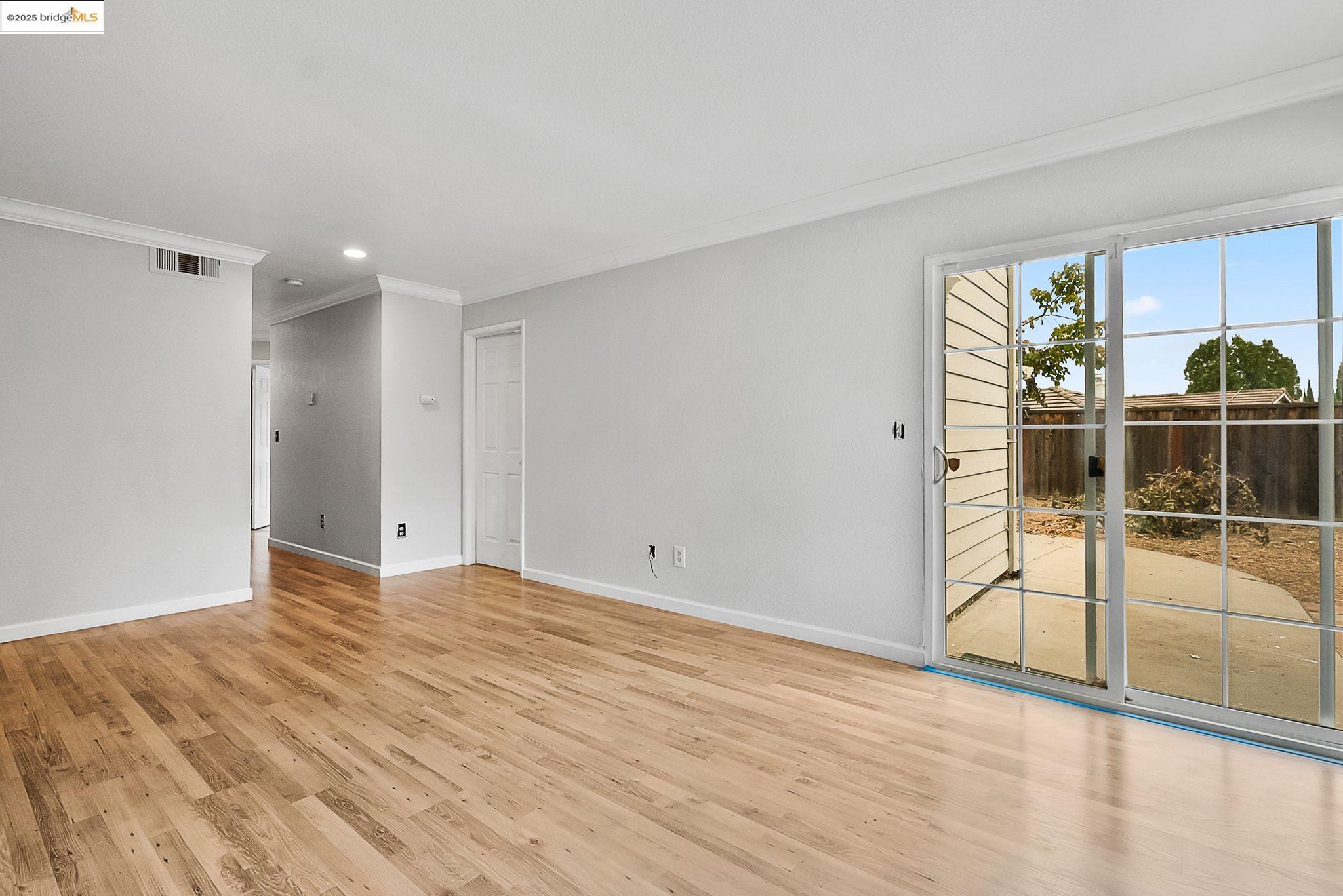 Detail Gallery Image 8 of 56 For 5165 Hereford Way, Antioch,  CA 94531 - 4 Beds | 2/1 Baths