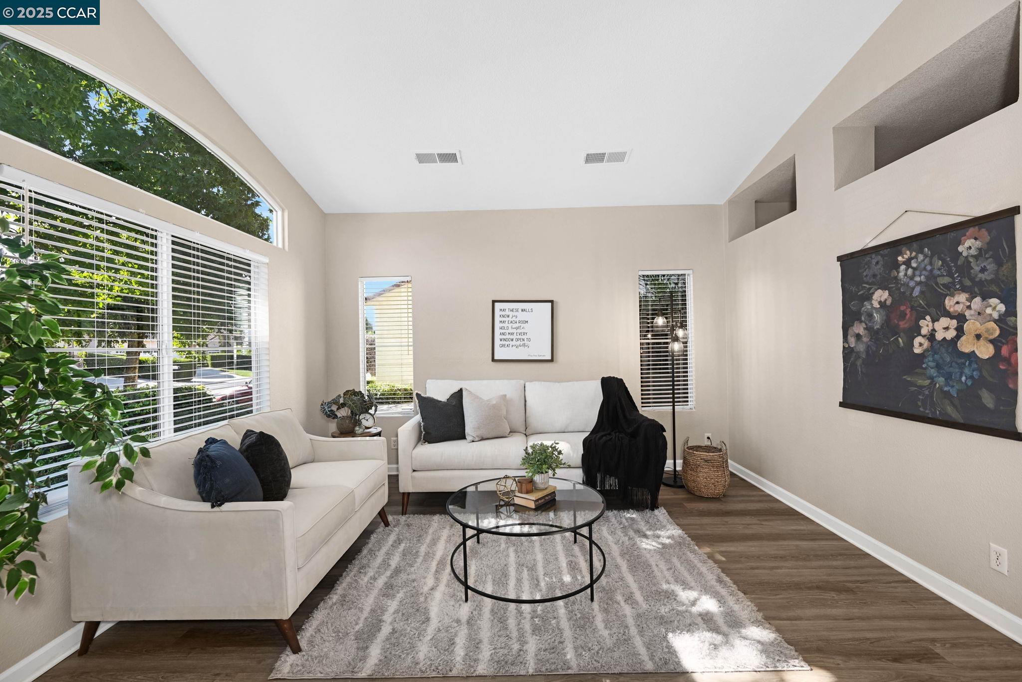 Detail Gallery Image 3 of 25 For 4932 Bridle Way, Antioch,  CA 94531 - 3 Beds | 2 Baths