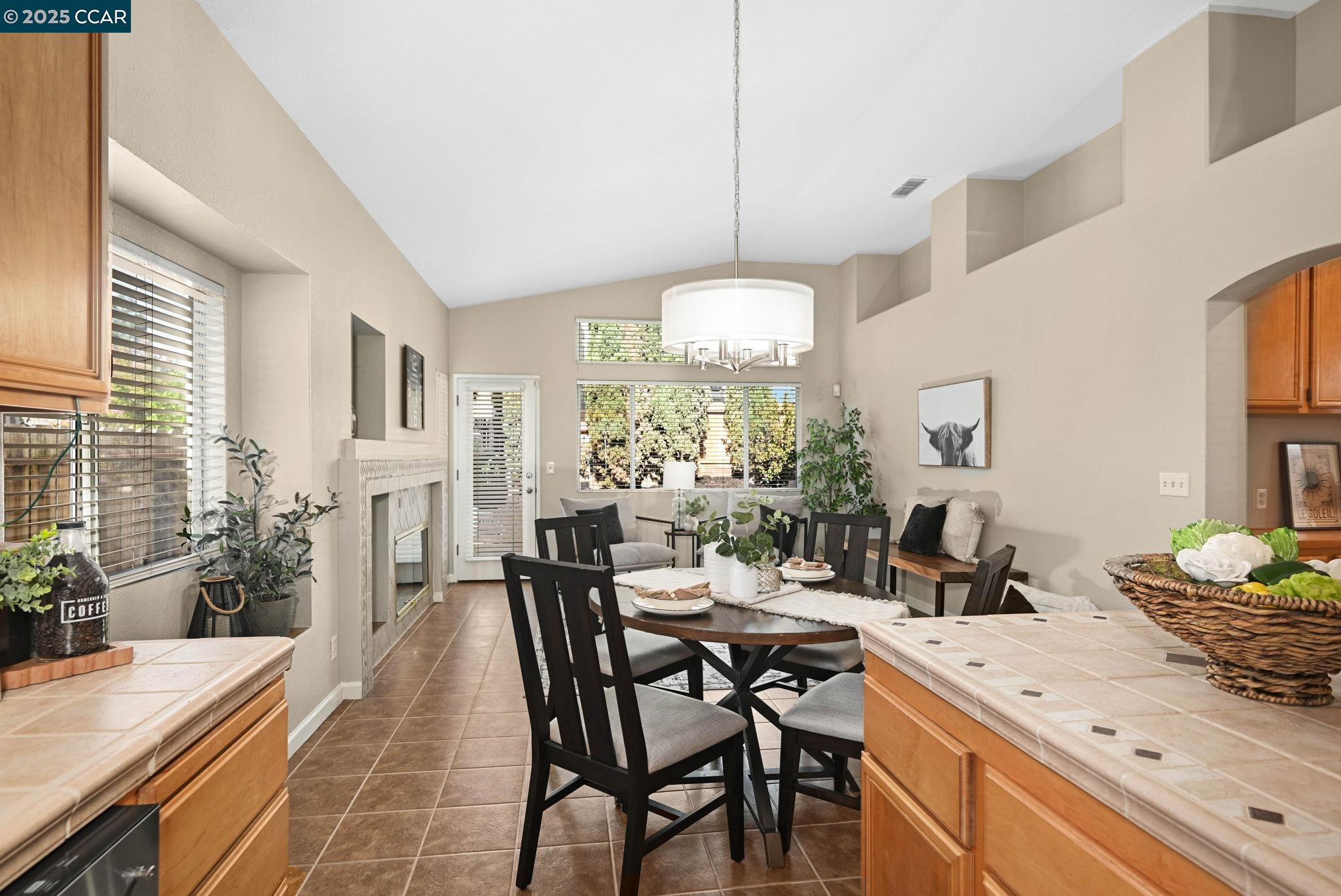 Detail Gallery Image 9 of 25 For 4932 Bridle Way, Antioch,  CA 94531 - 3 Beds | 2 Baths