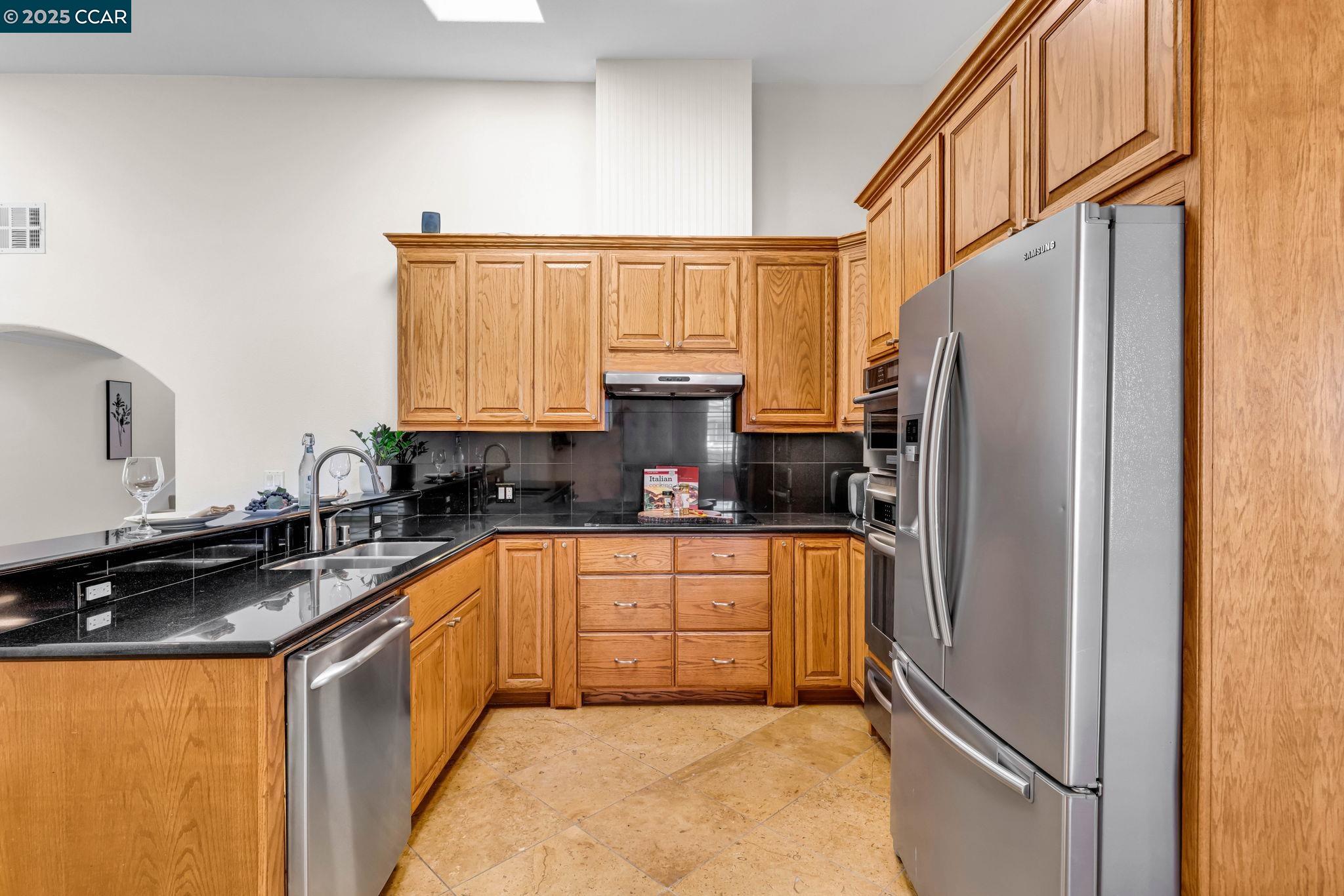 Detail Gallery Image 11 of 44 For 1144 Stirling Dr, Rodeo,  CA 94572 - 4 Beds | 3 Baths