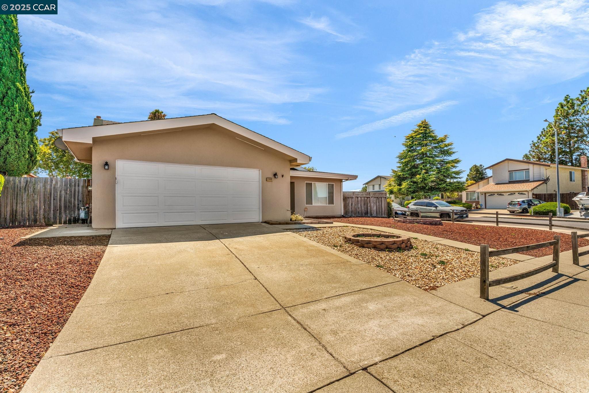 Detail Gallery Image 3 of 44 For 1144 Stirling Dr, Rodeo,  CA 94572 - 4 Beds | 3 Baths