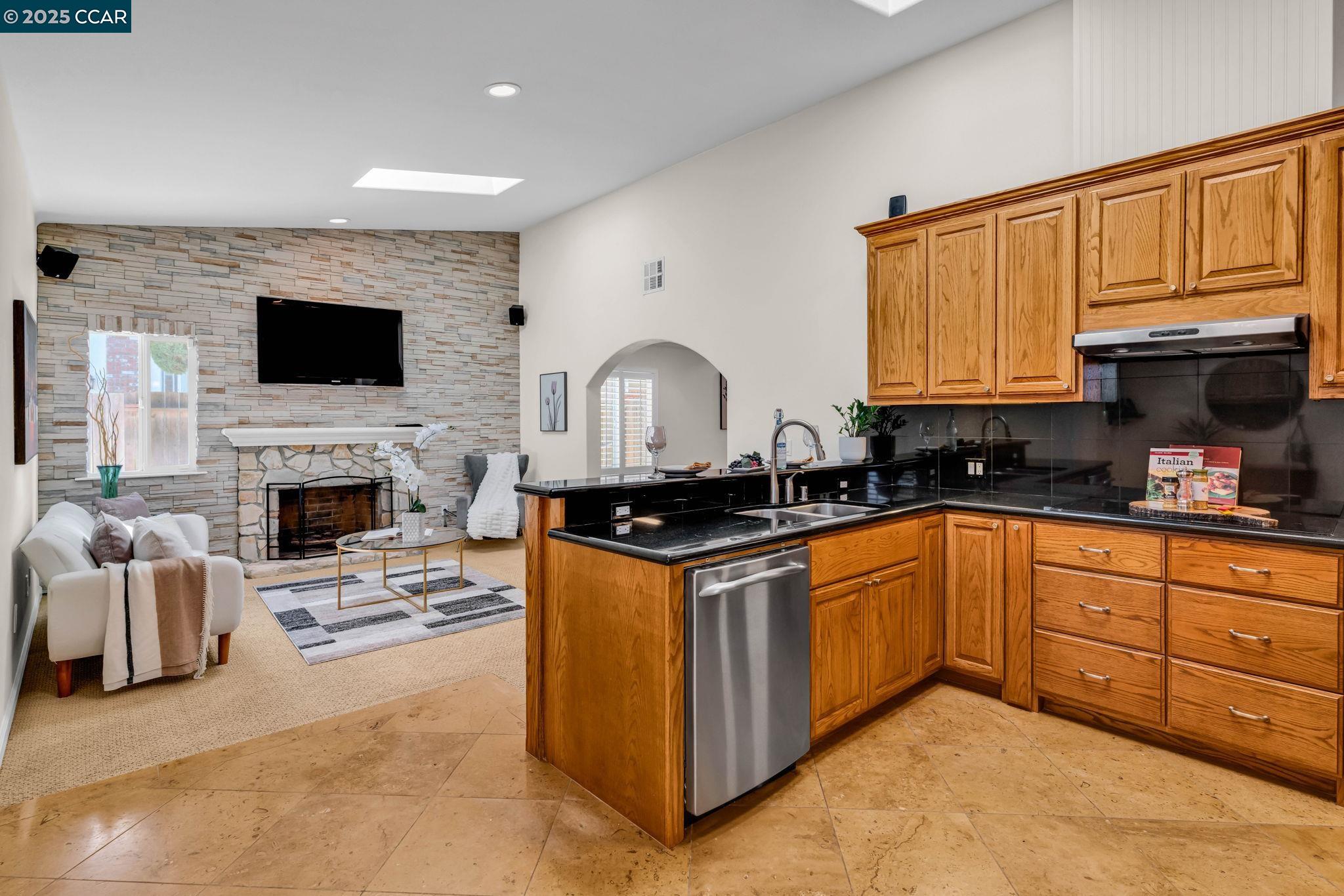 Detail Gallery Image 9 of 44 For 1144 Stirling Dr, Rodeo,  CA 94572 - 4 Beds | 3 Baths