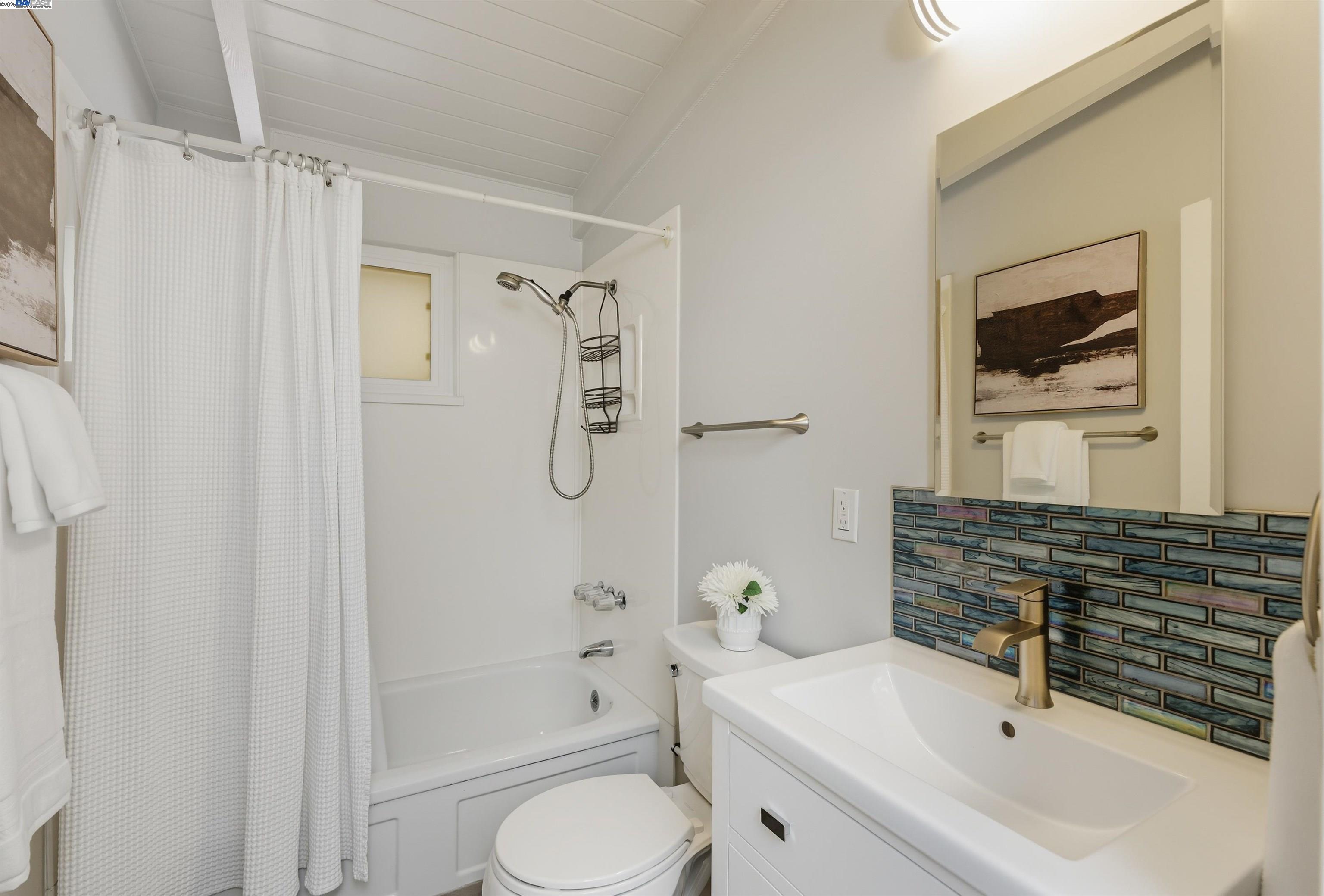 Detail Gallery Image 14 of 30 For 3191 Hillview Ct, Concord,  CA 94519 - 3 Beds | 2 Baths