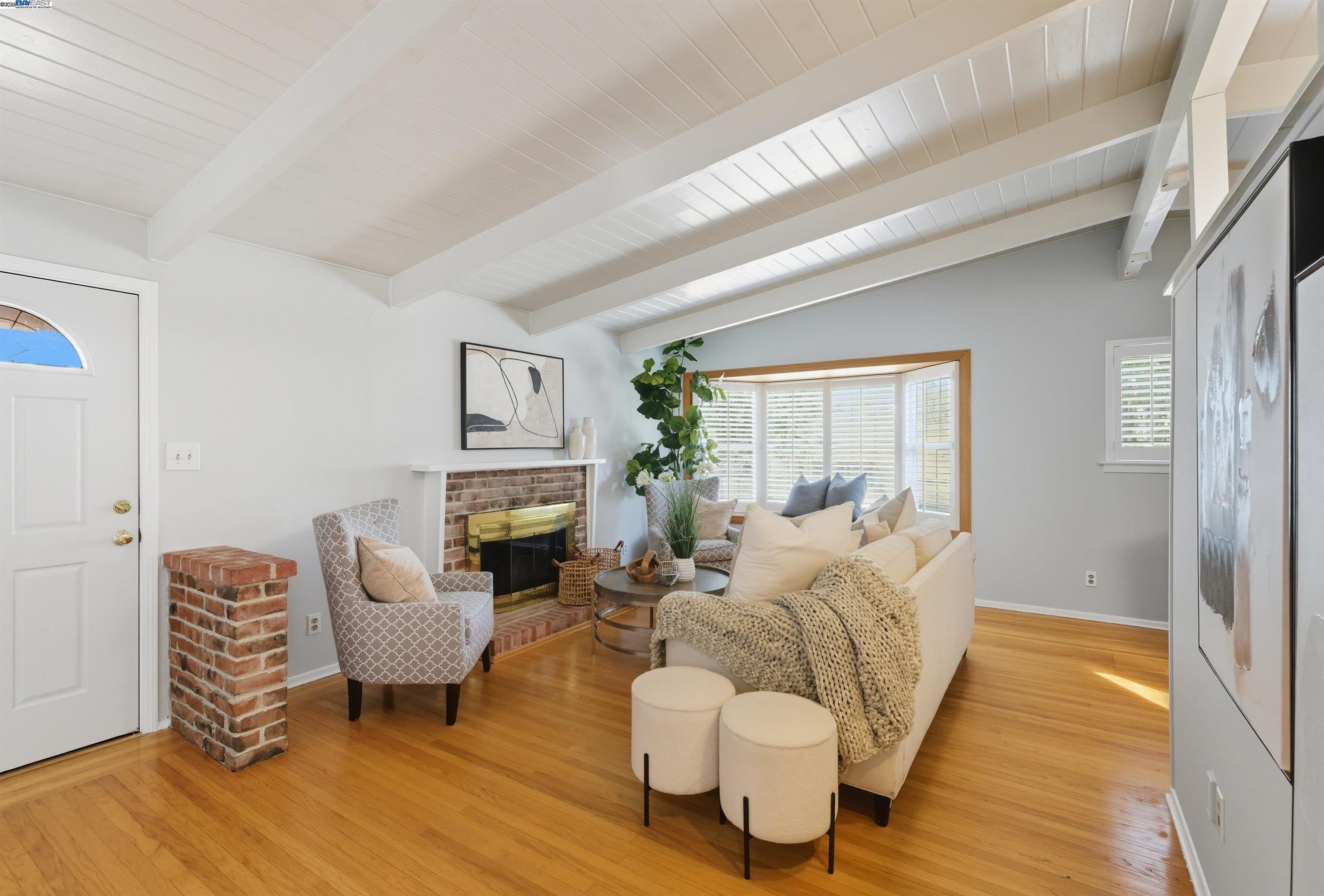 Detail Gallery Image 4 of 30 For 3191 Hillview Ct, Concord,  CA 94519 - 3 Beds | 2 Baths